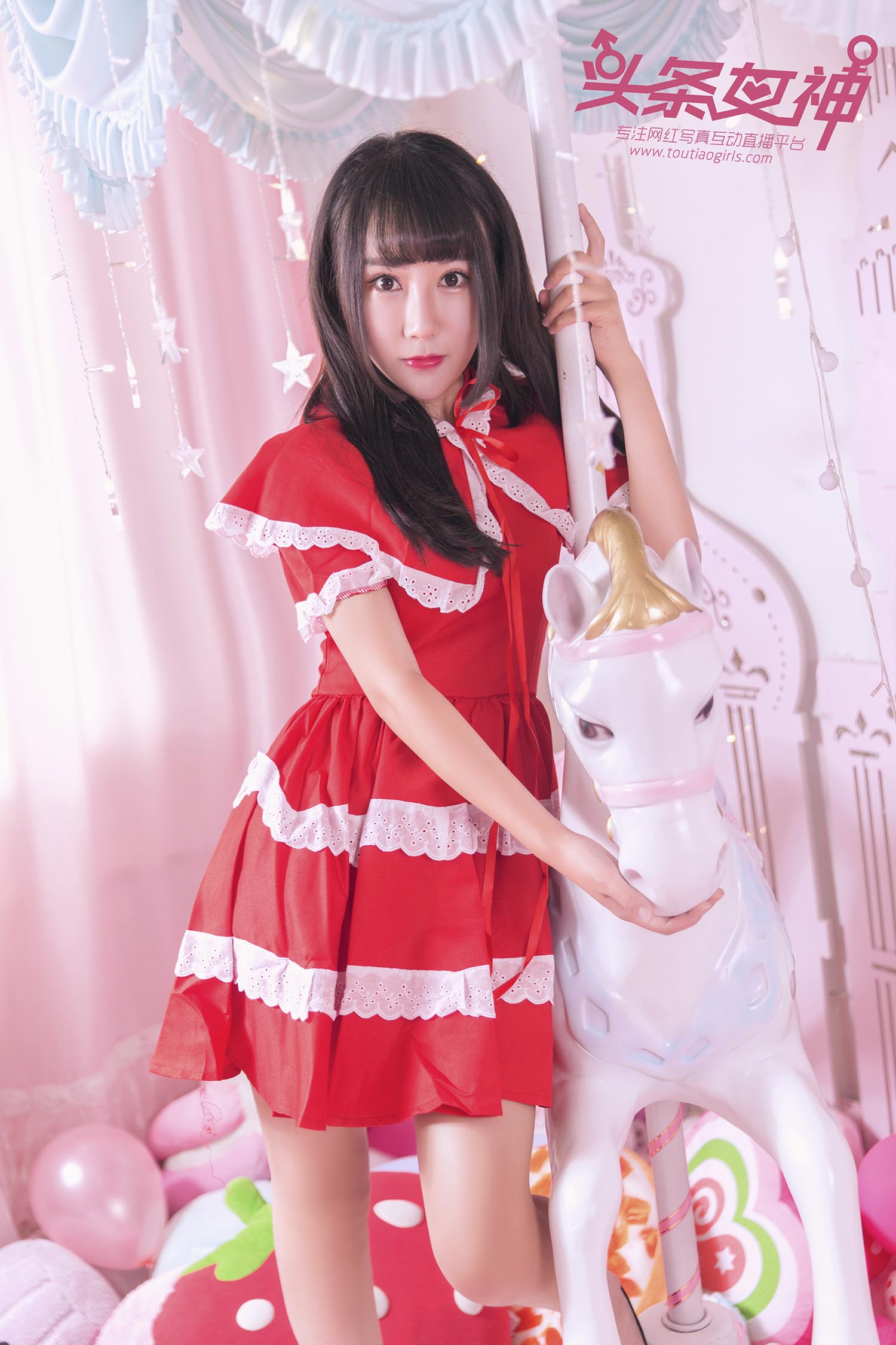 [TouTiao头条女神]2017.09.18 笑笑 旋转木马 预览图 - 2