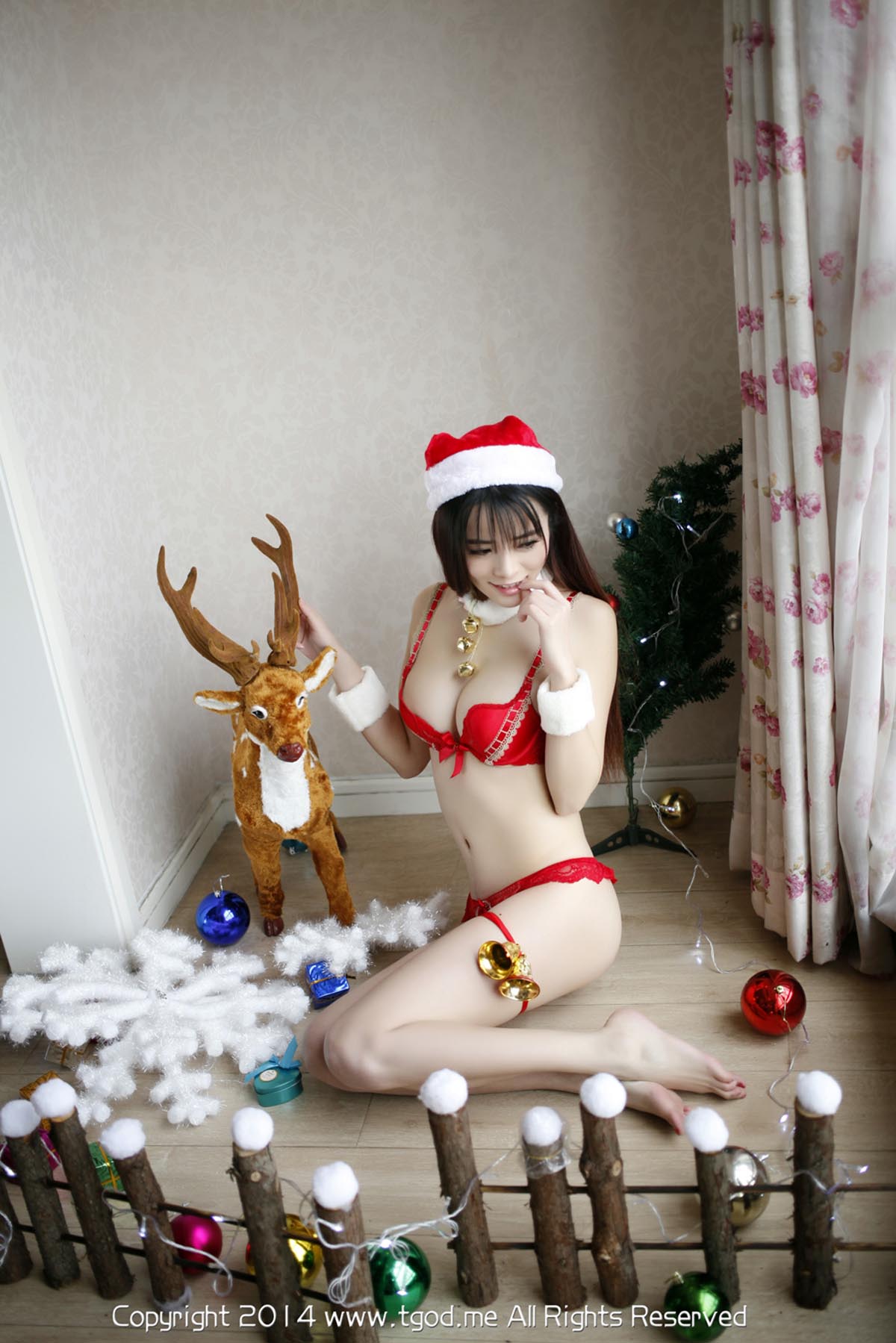 [TGOD推女神]2014.12.24 爆美圣诞女郎专辑 孔一红最美校花 预览图 - 2