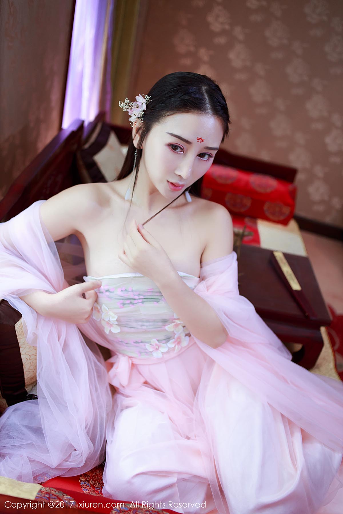 [Xiuren秀人网]XR20170822N00804 2017.08.22 NO.804 邹晶晶女王 预览图 - 2