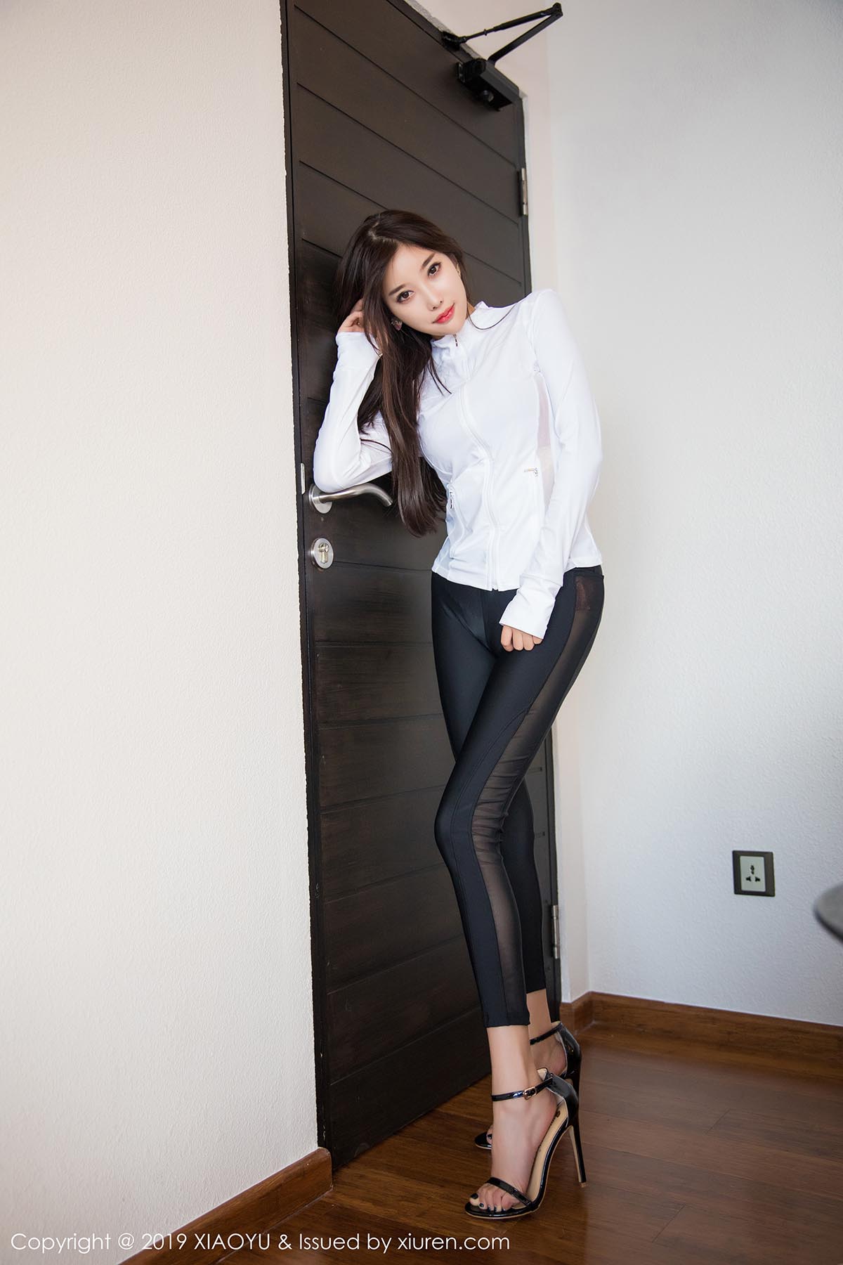 [XIAOYU语画界]YU20190524VOL0077 2019.05.24 VOL.077 内衣的魅惑美腿诱惑 杨晨晨sugar 预览图 - 3