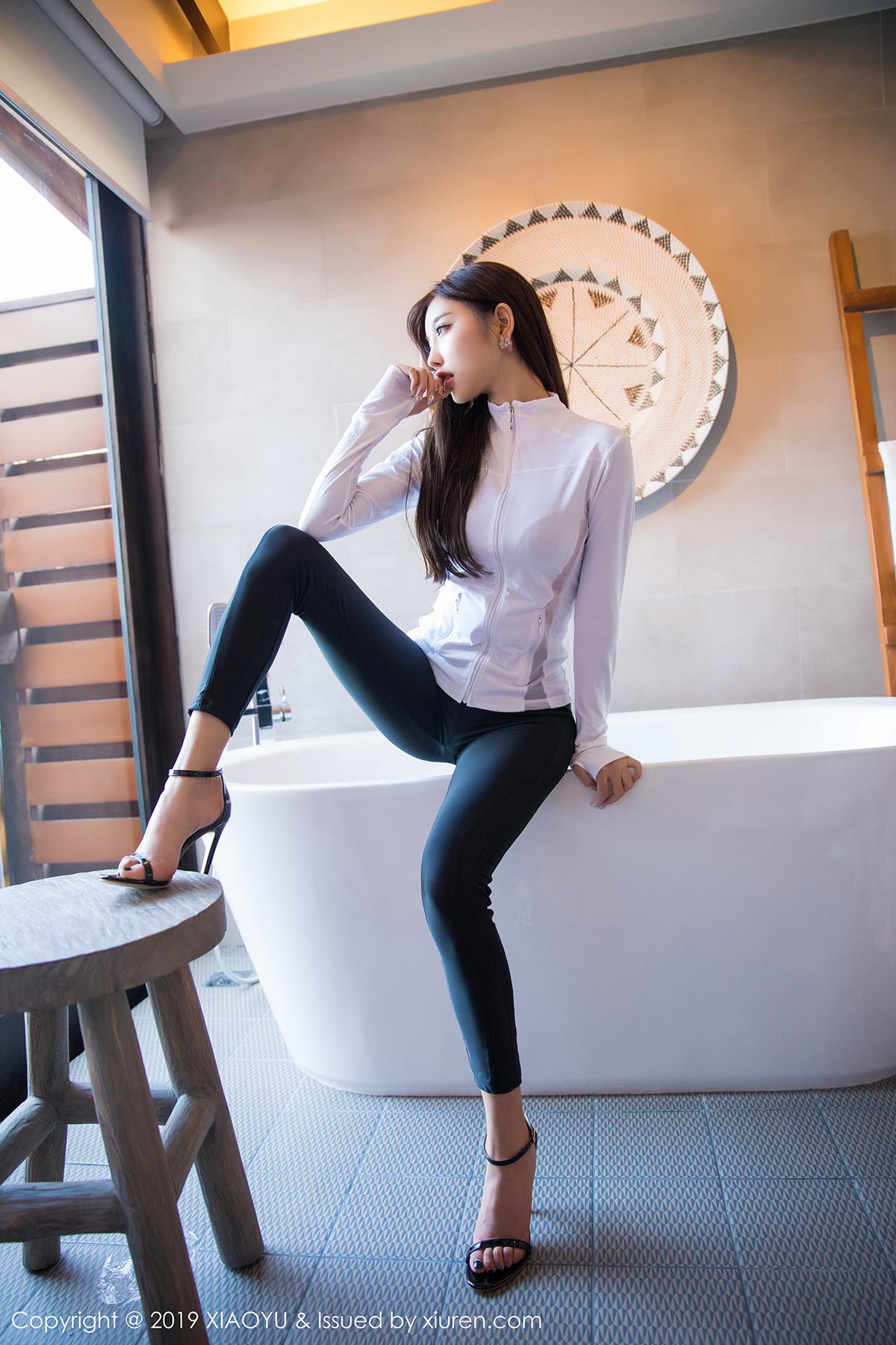 [XIAOYU语画界]YU20190524VOL0077 2019.05.24 VOL.077 内衣的魅惑美腿诱惑 杨晨晨sugar 预览图 - 4