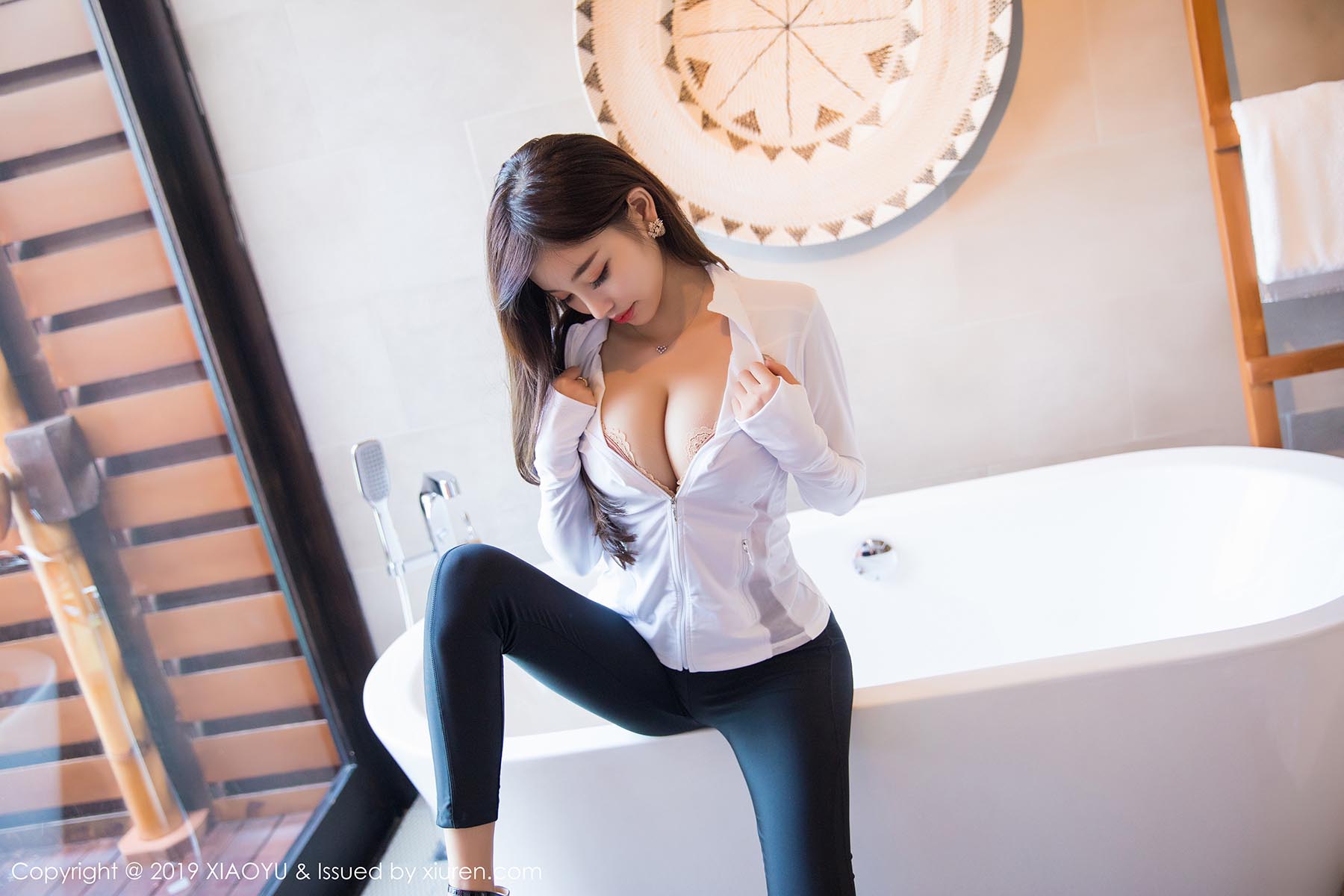 [XIAOYU语画界]YU20190524VOL0077 2019.05.24 VOL.077 内衣的魅惑美腿诱惑 杨晨晨sugar 预览图 - 5
