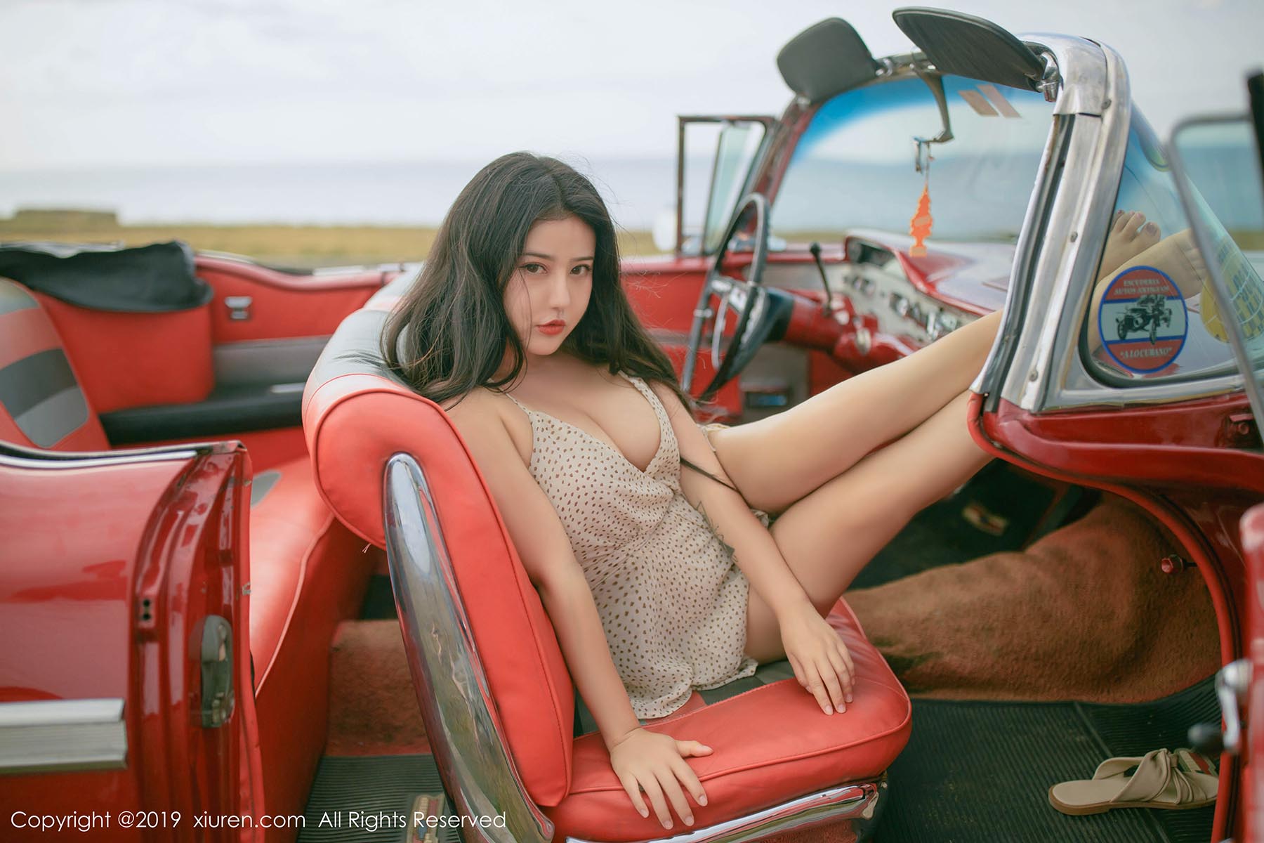 [Xiuren秀人网]XR20190521N01463 2019.05.21 NO.1463 复古车外拍下的无可比拟美臀 Manuela玛鲁娜 预览图 - 4