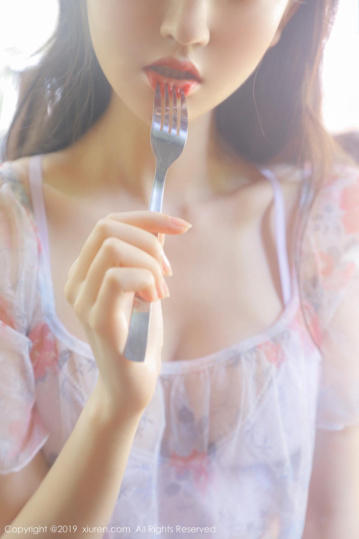 [Xiuren秀人网]XR20190624N01513 2019.06.24 NO.1513 朦胧唯美且不失娇媚诱惑的柔情 沈梦瑶 预览图 - 4