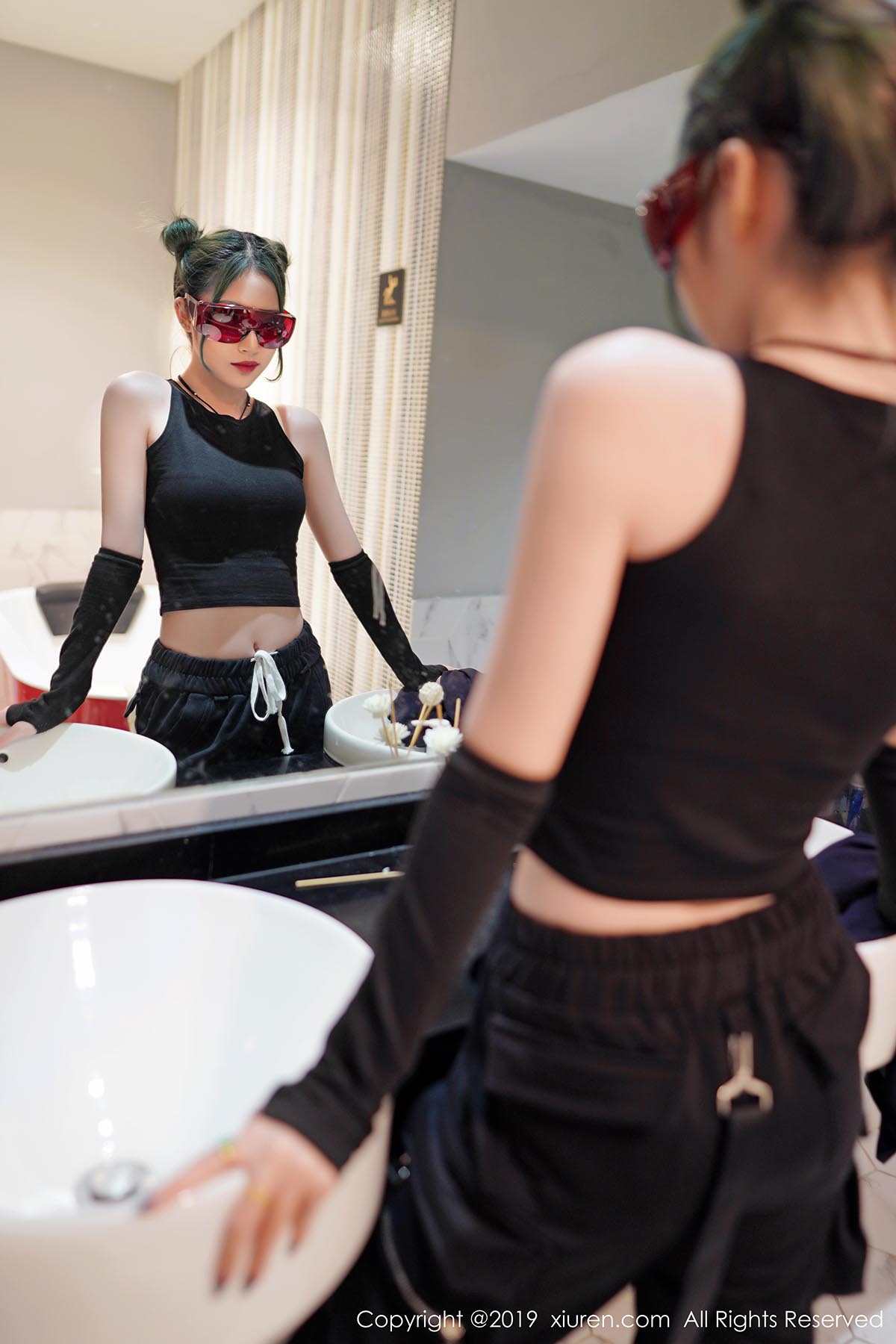 [Xiuren秀人网]XR20190826N01644 2019.08.26 No.1644 欣长的美腿笔直光滑 贾诗晗 预览图 - 2