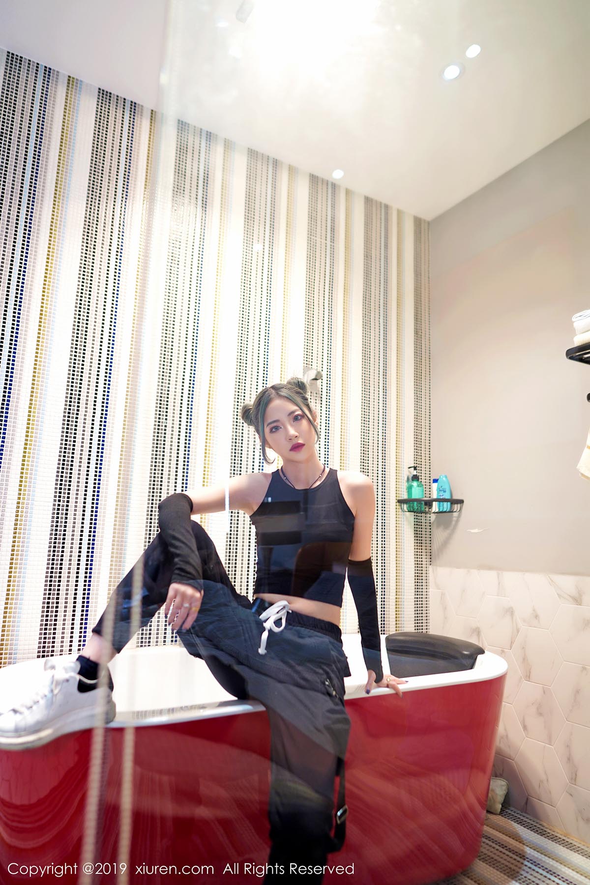 [Xiuren秀人网]XR20190826N01644 2019.08.26 No.1644 欣长的美腿笔直光滑 贾诗晗 预览图 - 4