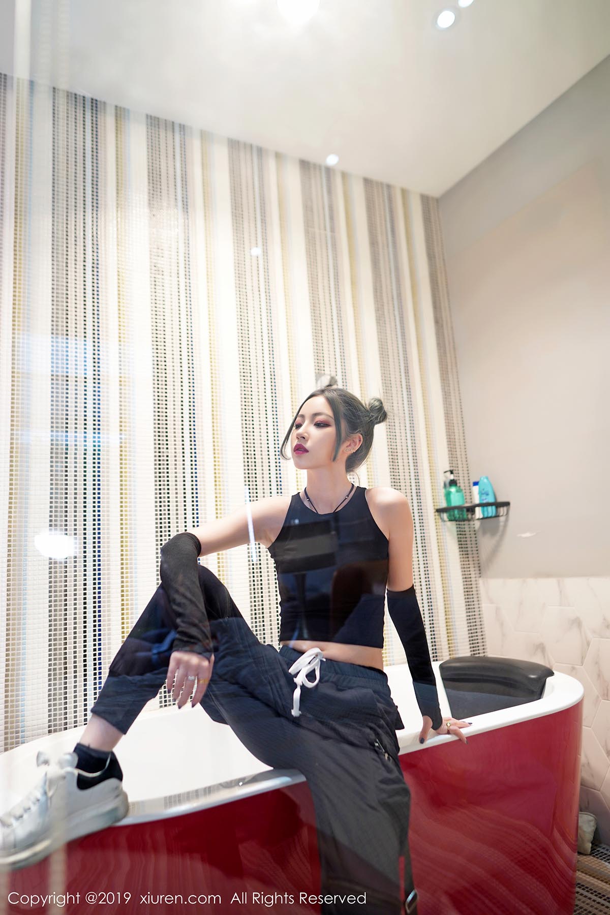 [Xiuren秀人网]XR20190826N01644 2019.08.26 No.1644 欣长的美腿笔直光滑 贾诗晗 预览图 - 5