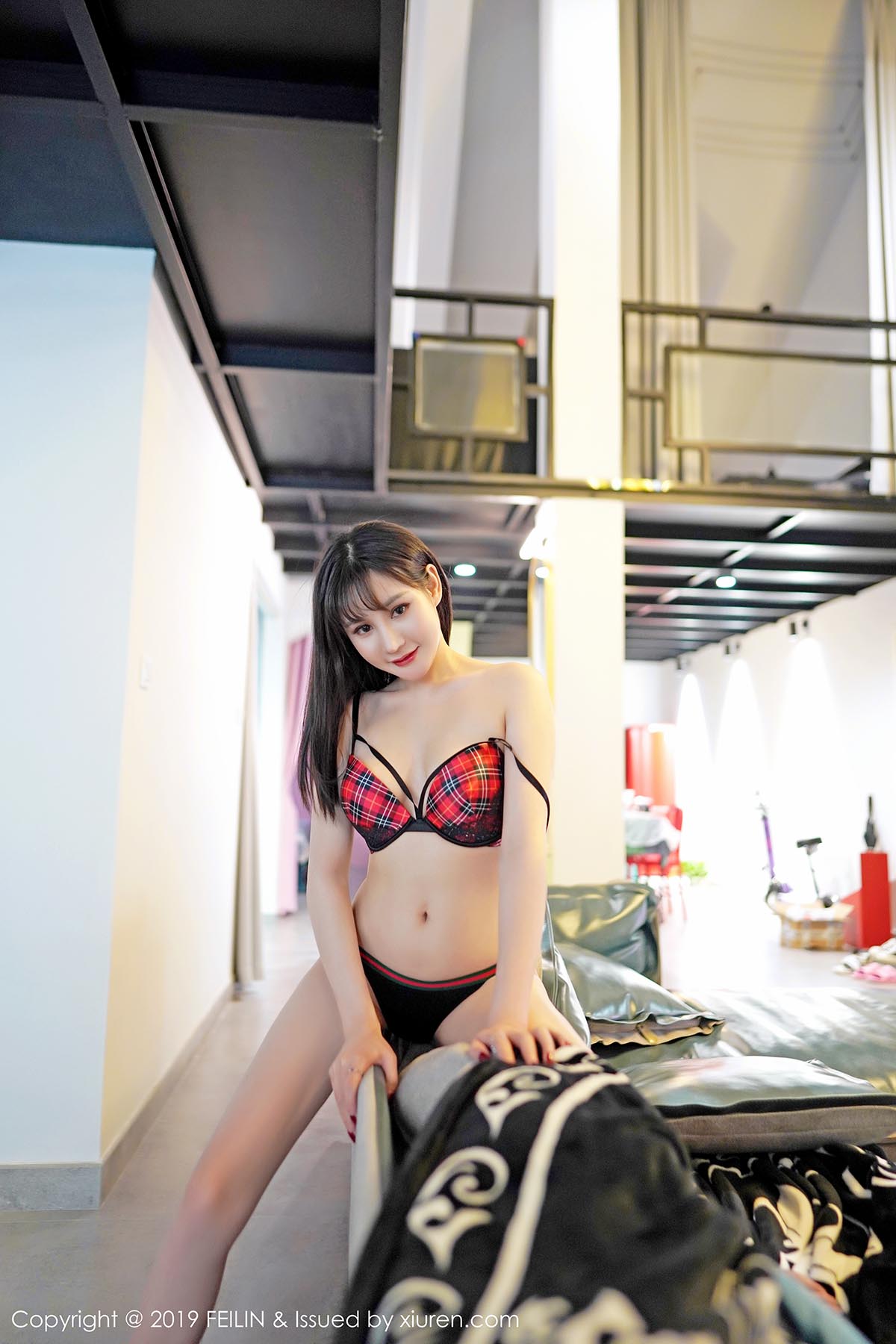 [FEILIN嗲囡囡]FL20190905VOL0205 2019.09.05 VOL.205 娇躯苗条有致的软妹子 Celina青妍 预览图 - 2