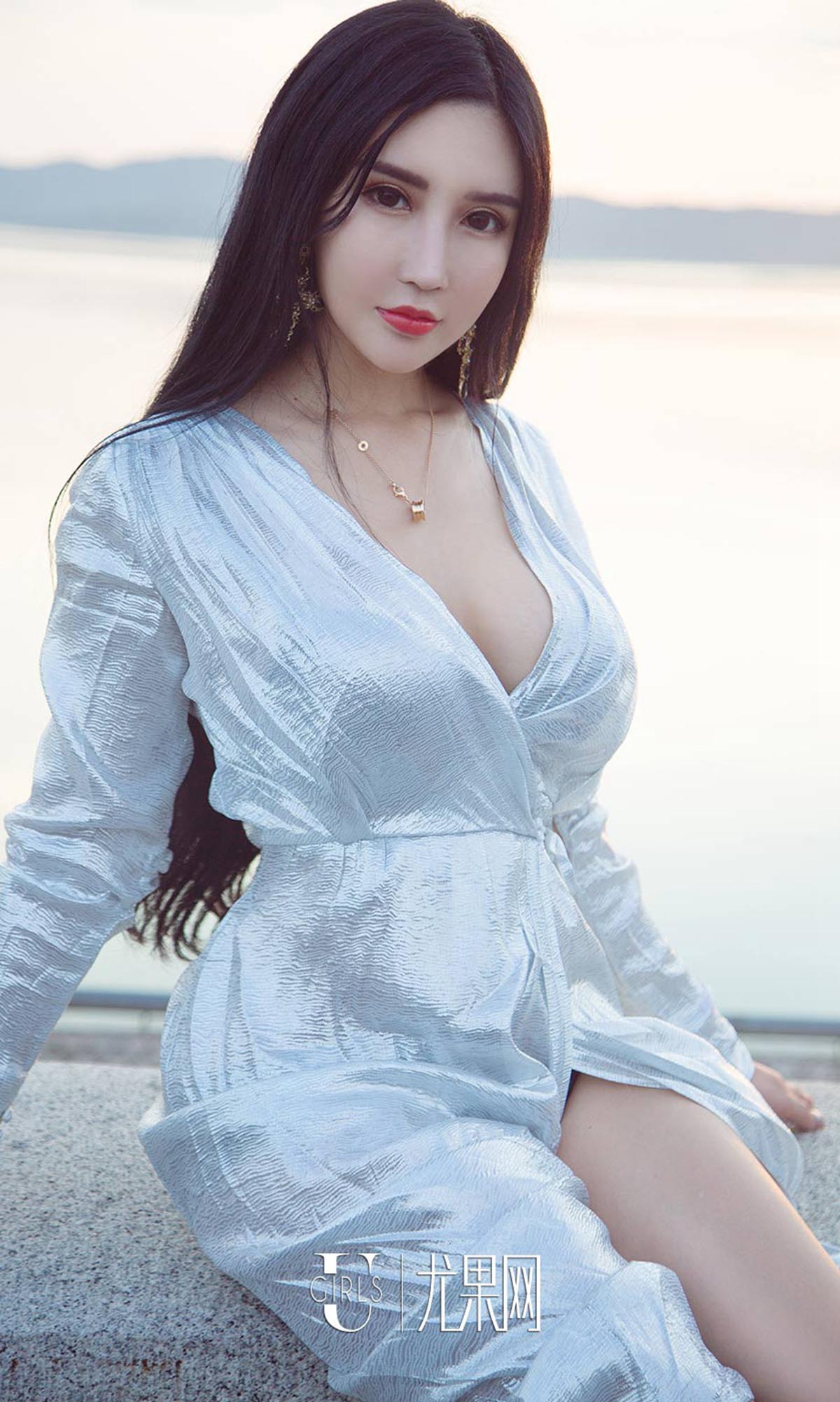 [爱尤物]2018 NO.1208 艾霓莎一花路放 预览图 - 5