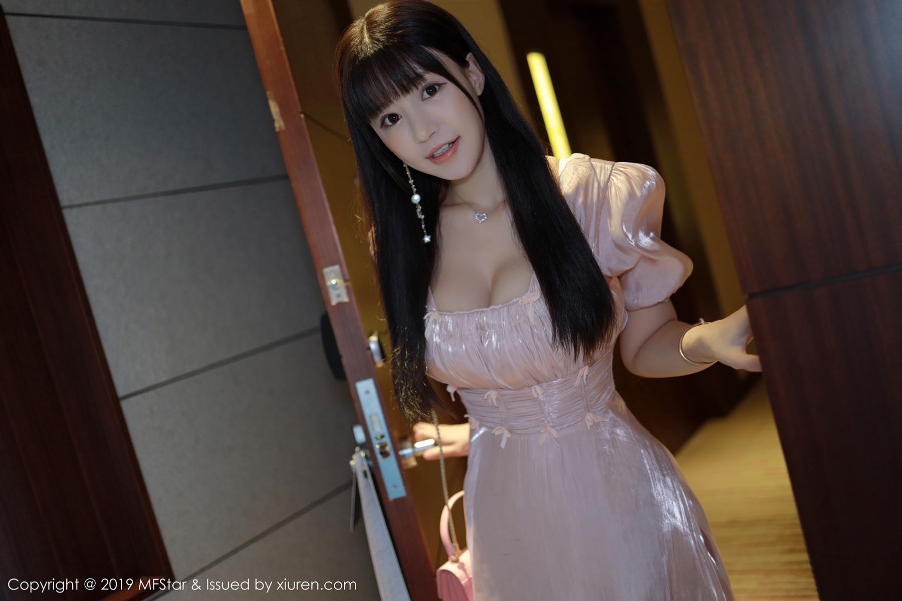 [MFStar模范学院]MF20190930VOL0217 2019.09.30 VOL.217 绝佳身材与独有魅力愈发诱人 Flower朱可儿 预览图 - 5