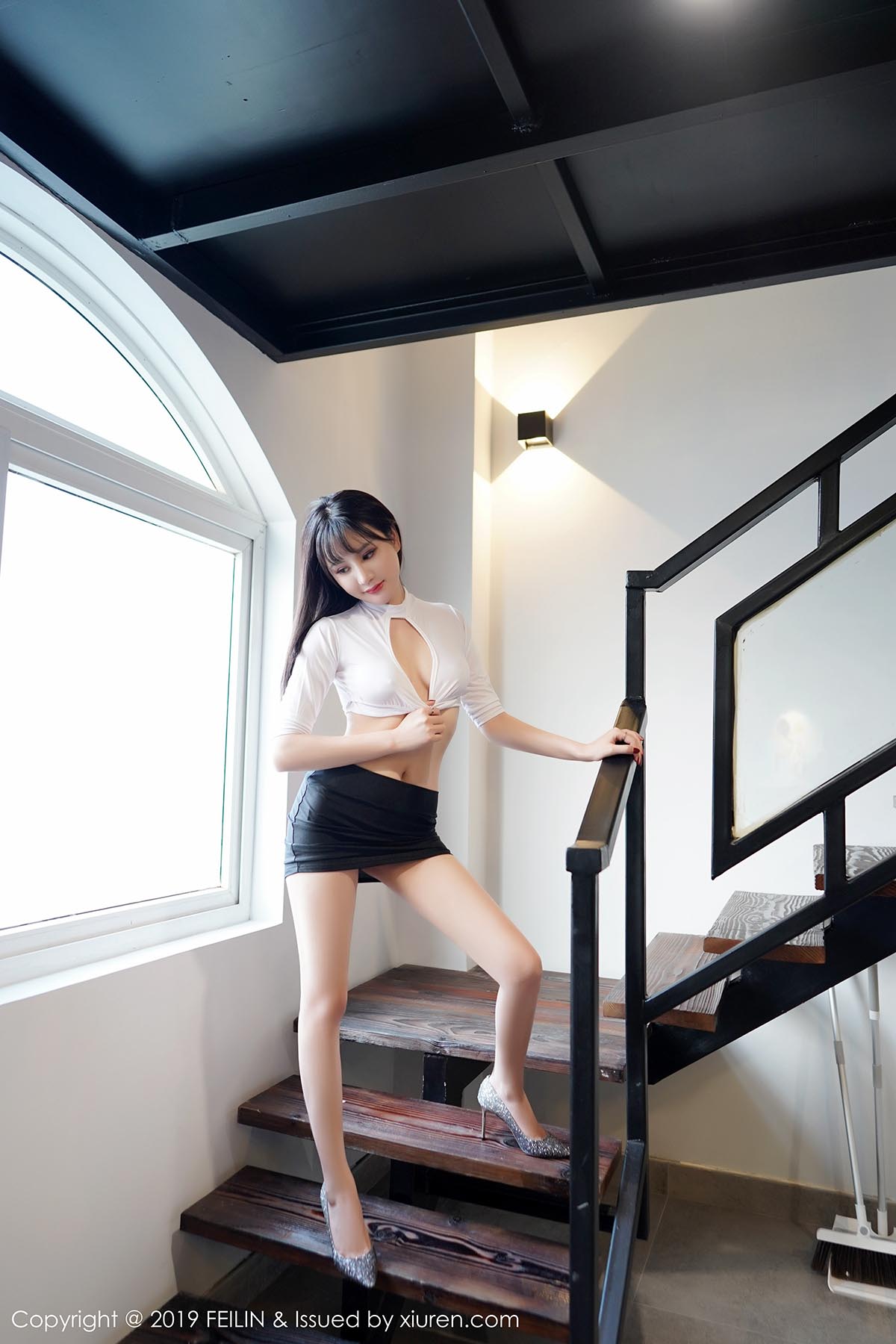 [FEILIN嗲囡囡]FL20191009VOL0210 2019.10.09 VOL.210 娇躯苗条有致的软妹子 Celina青妍 预览图 - 4