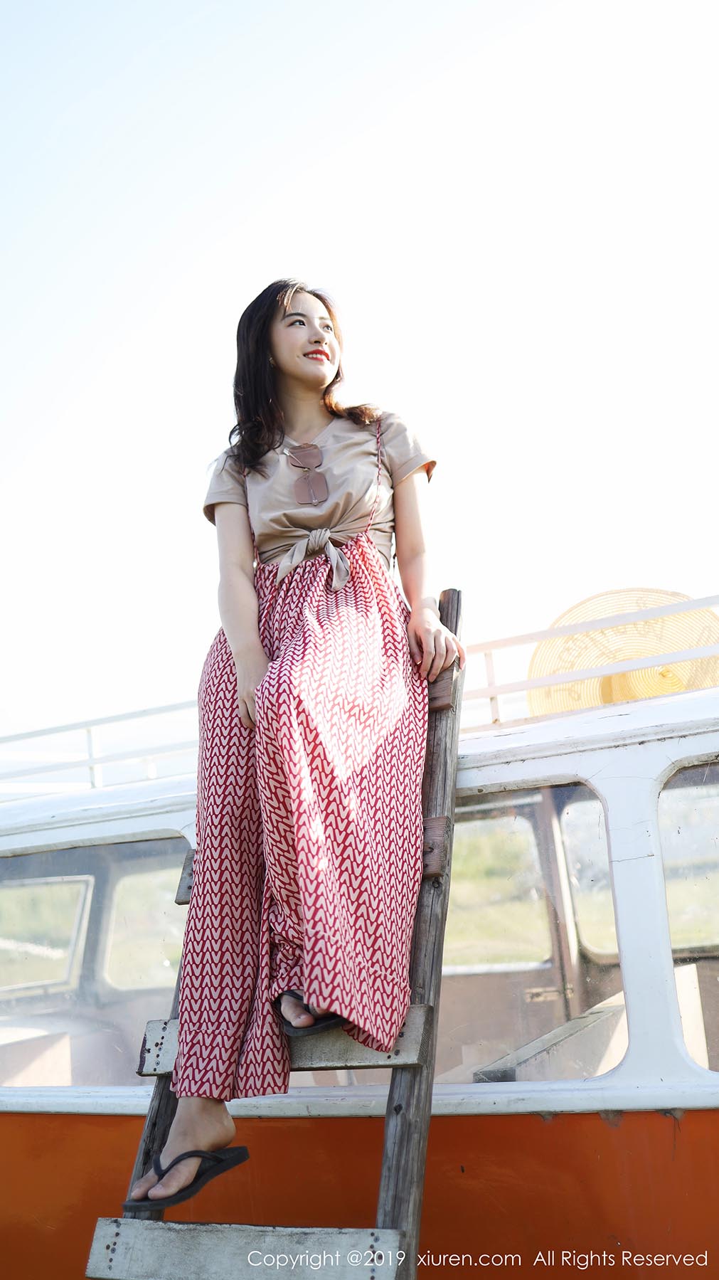 [Xiuren秀人网]XR20191011N01718 2019.10.11 NO.1718 室外清新甜美风格 艺儿拿铁 预览图 - 2