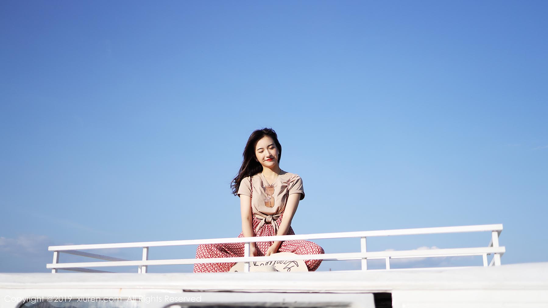 [Xiuren秀人网]XR20191011N01718 2019.10.11 NO.1718 室外清新甜美风格 艺儿拿铁 预览图 - 3