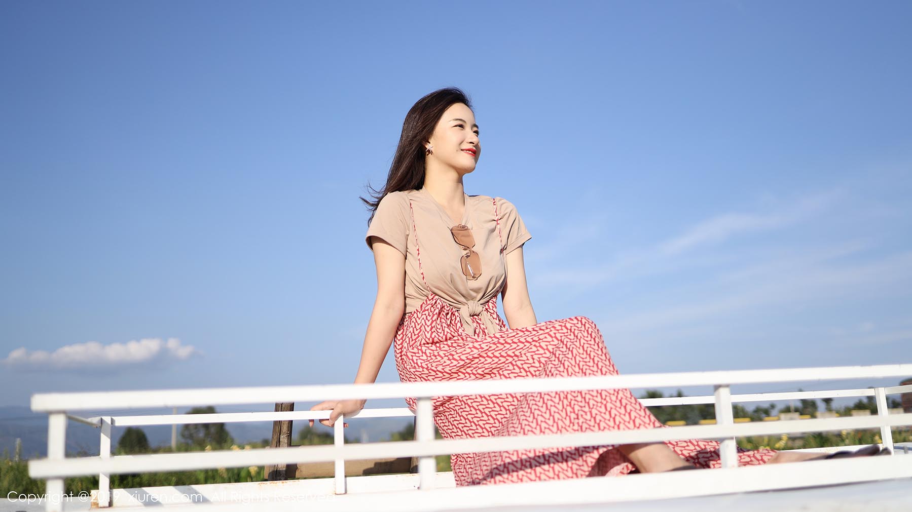 [Xiuren秀人网]XR20191011N01718 2019.10.11 NO.1718 室外清新甜美风格 艺儿拿铁 预览图 - 4