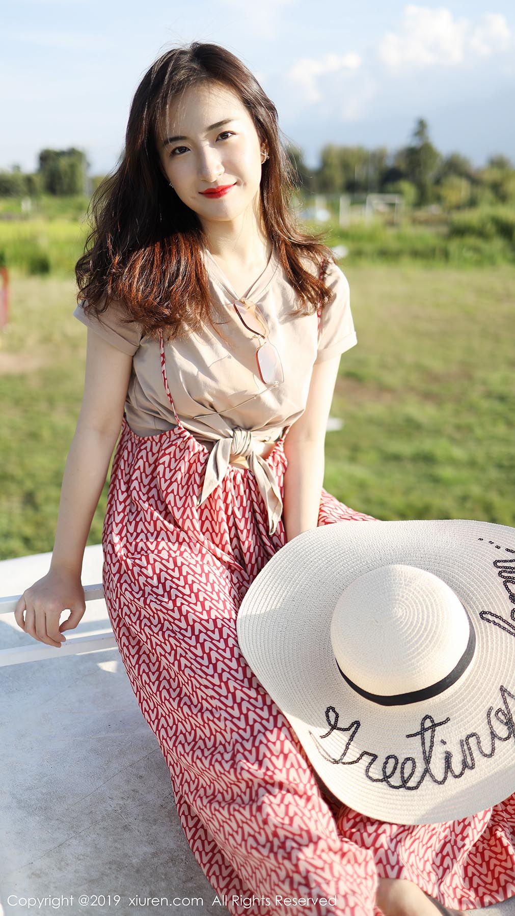 [Xiuren秀人网]XR20191011N01718 2019.10.11 NO.1718 室外清新甜美风格 艺儿拿铁 预览图 - 5