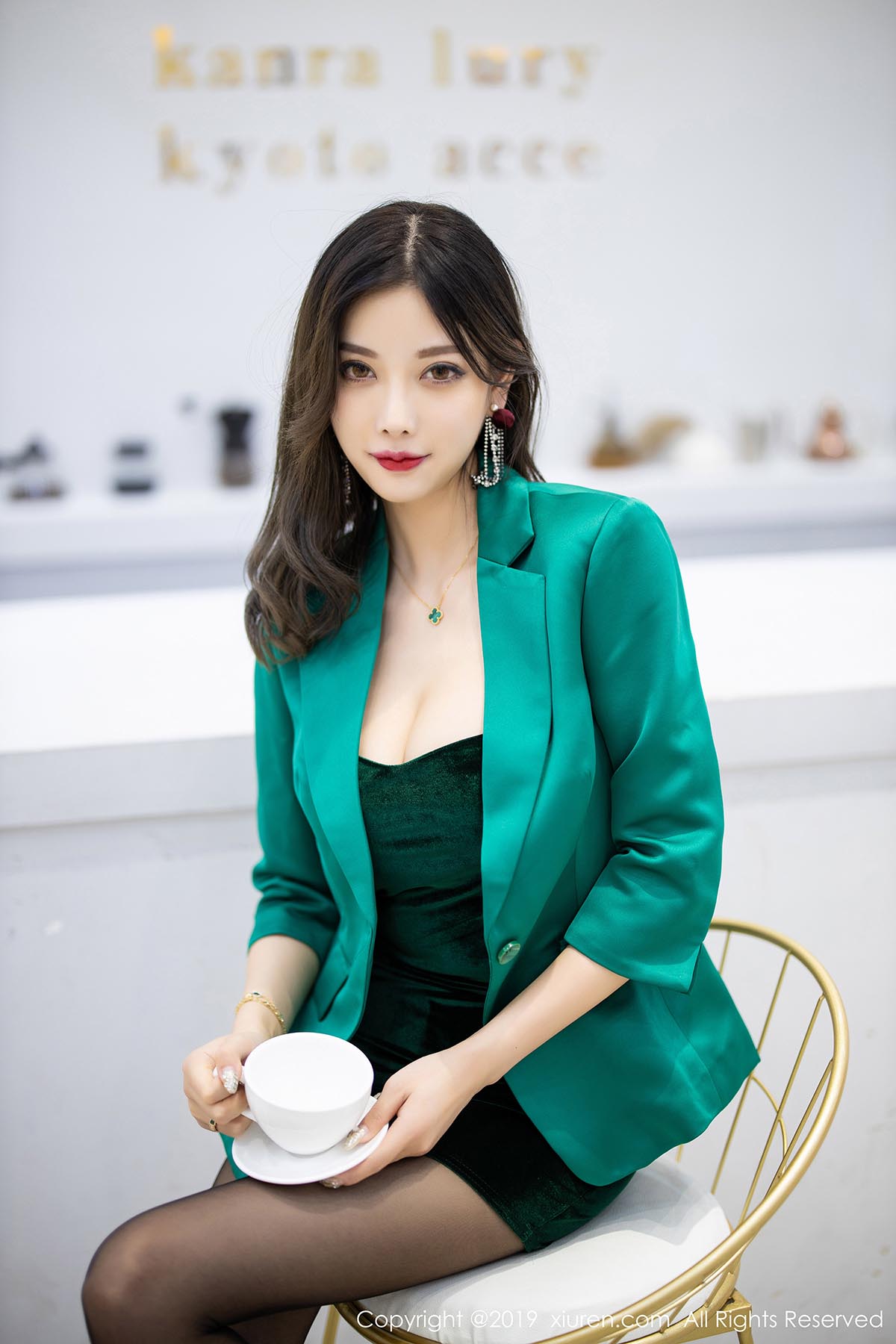 [Xiuren秀人网]XR20191015N01731 2019.10.15 NO.1731 灵动销魂的丝袜美腿魅惑 杨晨晨sugar 预览图 - 4