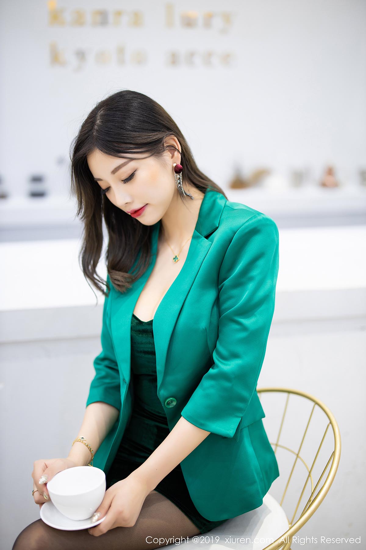 [Xiuren秀人网]XR20191015N01731 2019.10.15 NO.1731 灵动销魂的丝袜美腿魅惑 杨晨晨sugar 预览图 - 5