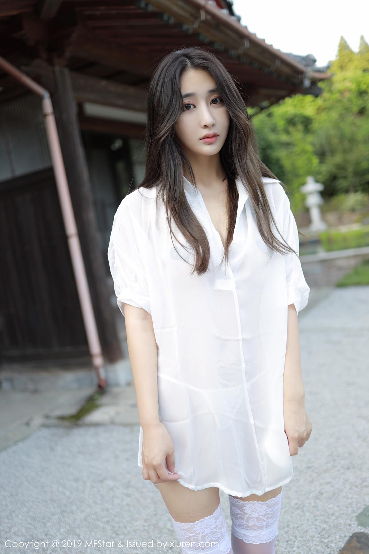 [MFStar模范学院]MF20191011VOL0219 2019.10.11 VOL.219 妖娆蔓延的蕾丝吊袜 Betty林子欣 预览图 - 3