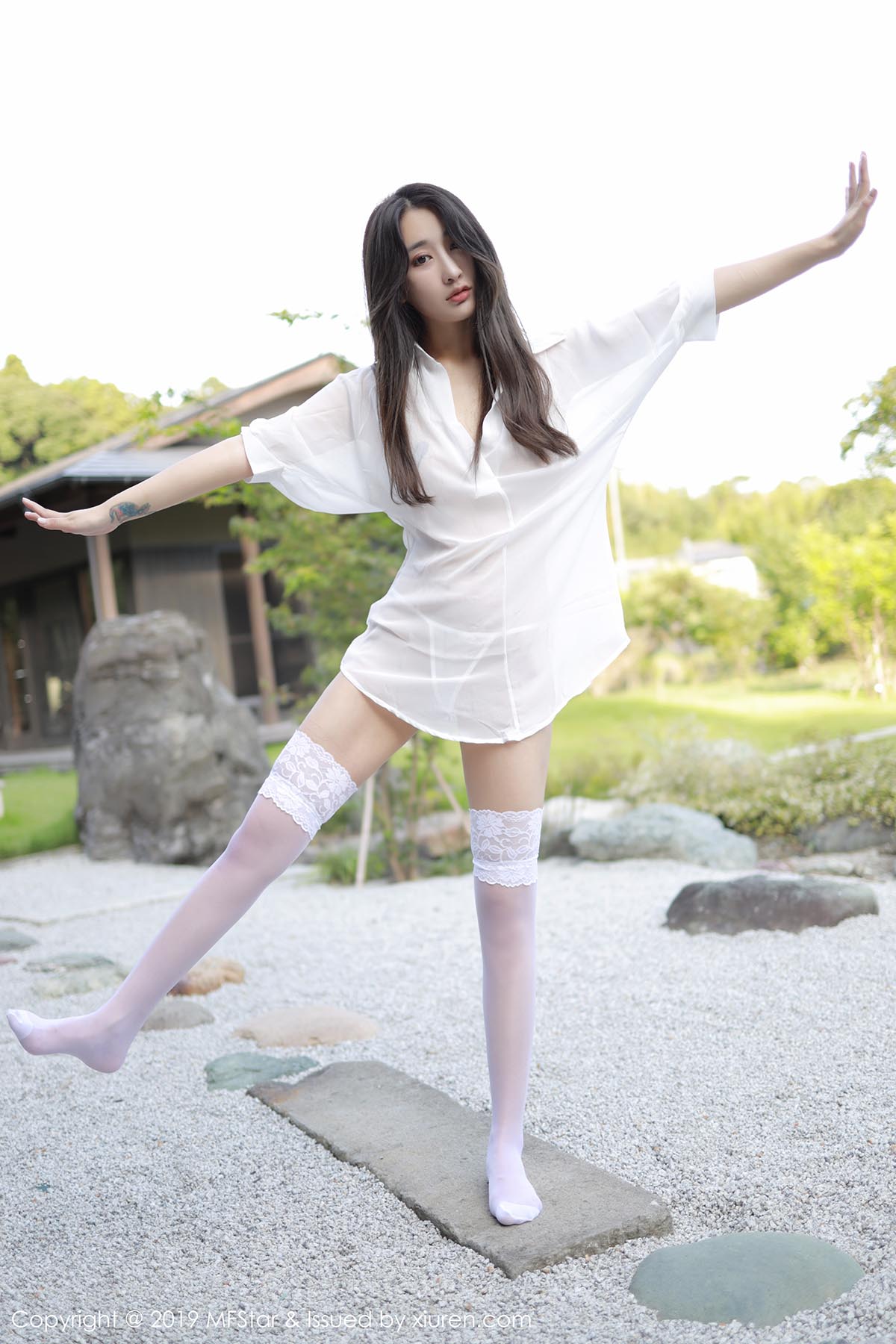 [MFStar模范学院]MF20191011VOL0219 2019.10.11 VOL.219 妖娆蔓延的蕾丝吊袜 Betty林子欣 预览图 - 4