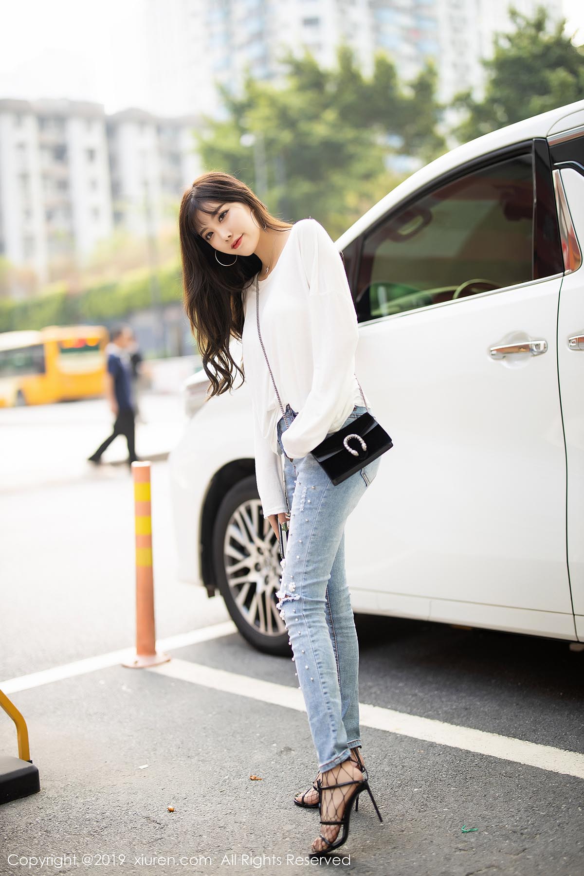 [Xiuren秀人网]XR20191022N01746 2019.10.22 NO.1746 质感极致到销魂的网袜美腿翘臀诱惑 杨晨晨sugar 预览图 - 2