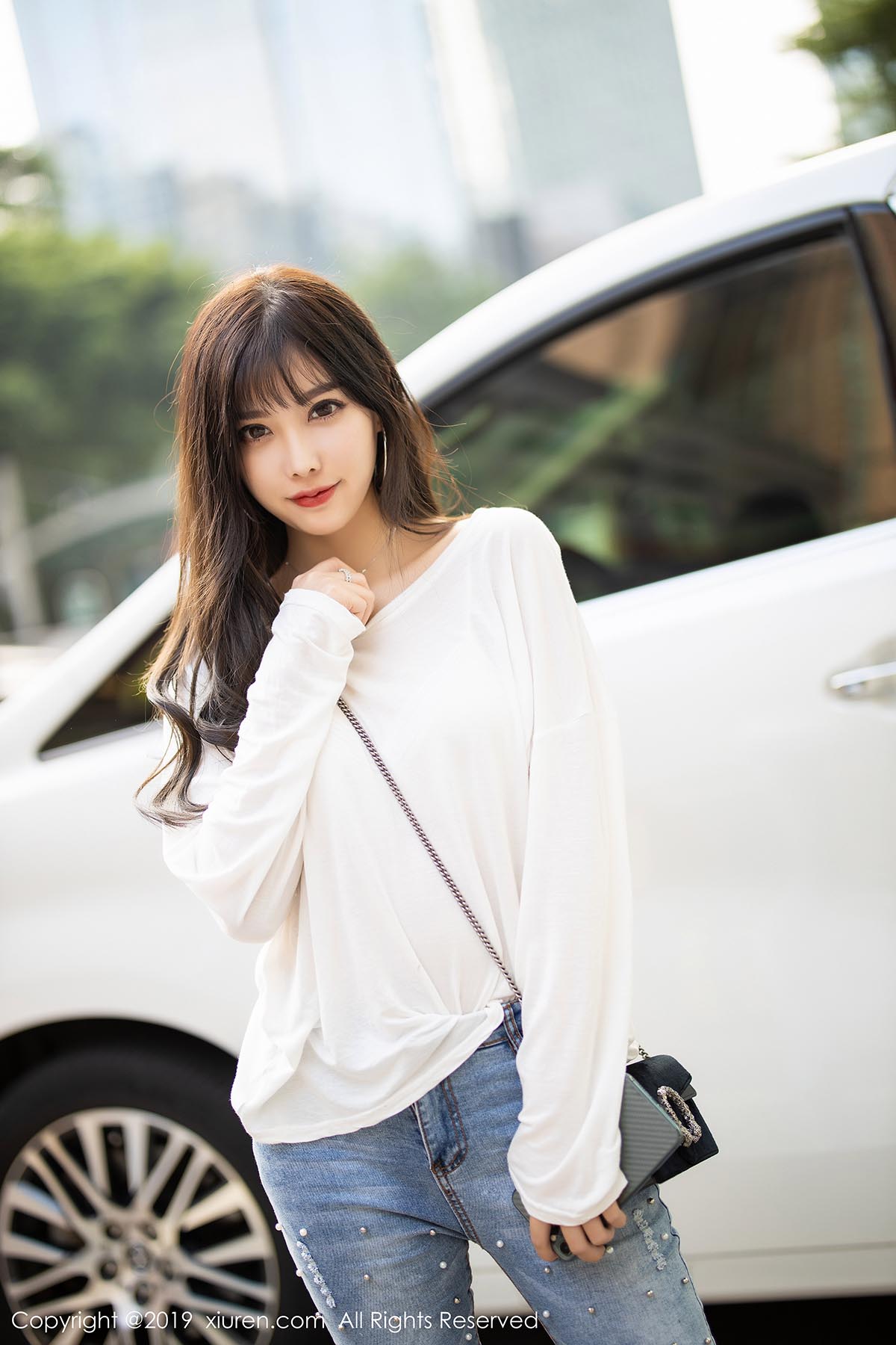 [Xiuren秀人网]XR20191022N01746 2019.10.22 NO.1746 质感极致到销魂的网袜美腿翘臀诱惑 杨晨晨sugar 预览图 - 4