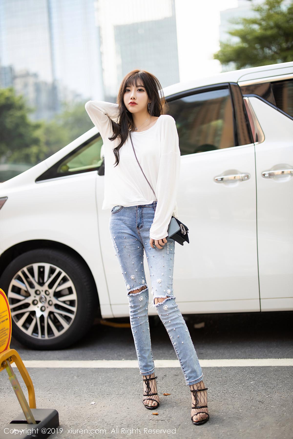 [Xiuren秀人网]XR20191022N01746 2019.10.22 NO.1746 质感极致到销魂的网袜美腿翘臀诱惑 杨晨晨sugar 预览图 - 5