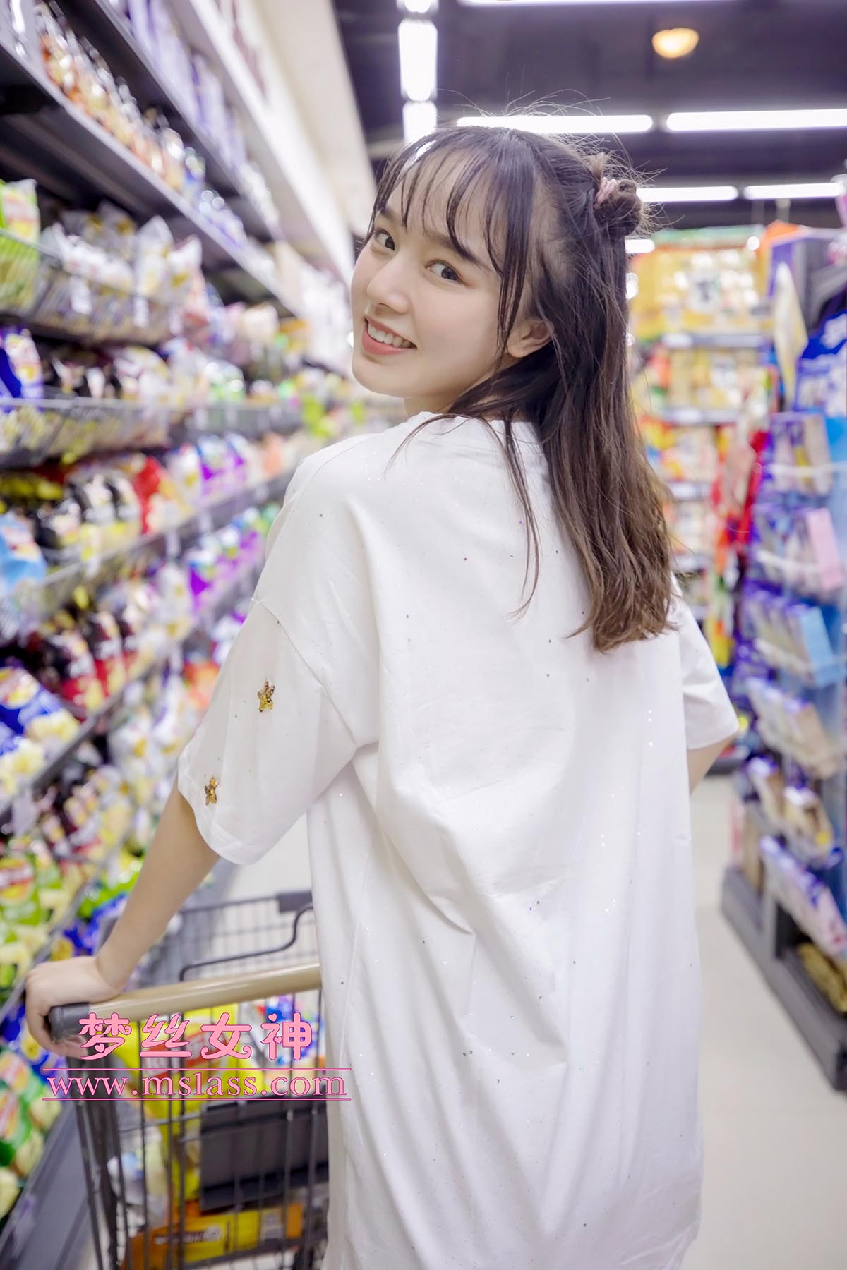 [MSLASS梦丝女神]2019.05.02 NO.006 超市的吃货少女 玥玥