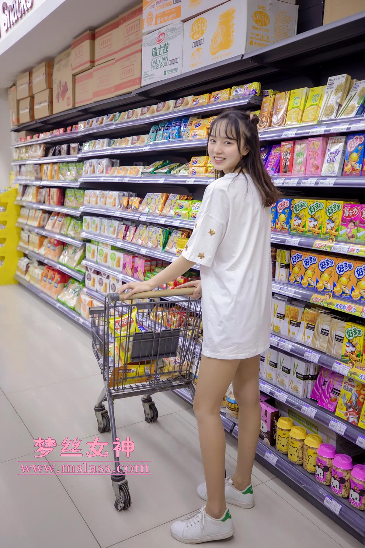 [MSLASS梦丝女神]2019.05.02 NO.006 超市的吃货少女 玥玥 预览图 - 2
