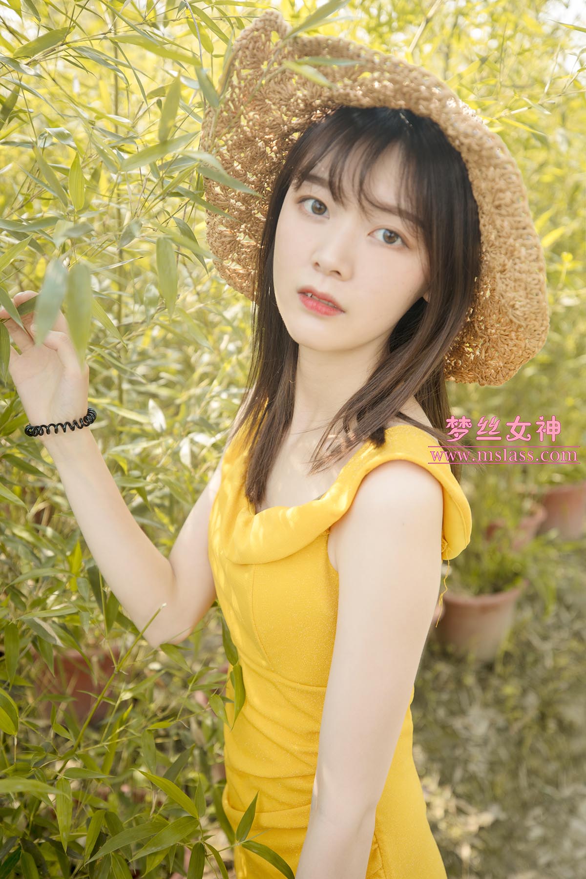 [MSLASS梦丝女神]2019.05.24 NO.021 甜甜的美腿丝袜 张思敏