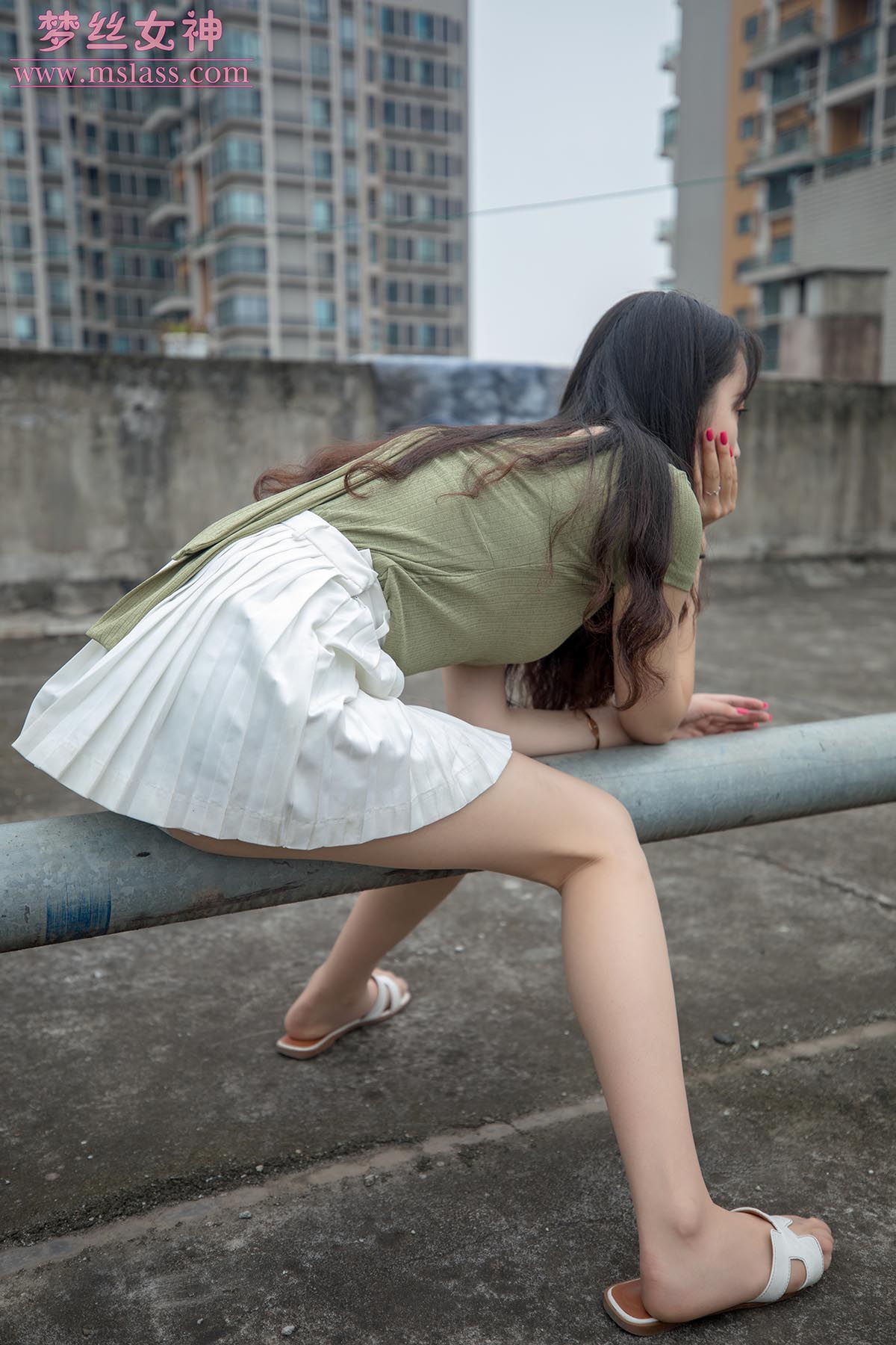 [MSLASS梦丝女神]2019.06.20 NO.032 柳儿 侧颜太美的小姐姐 预览图 - 2