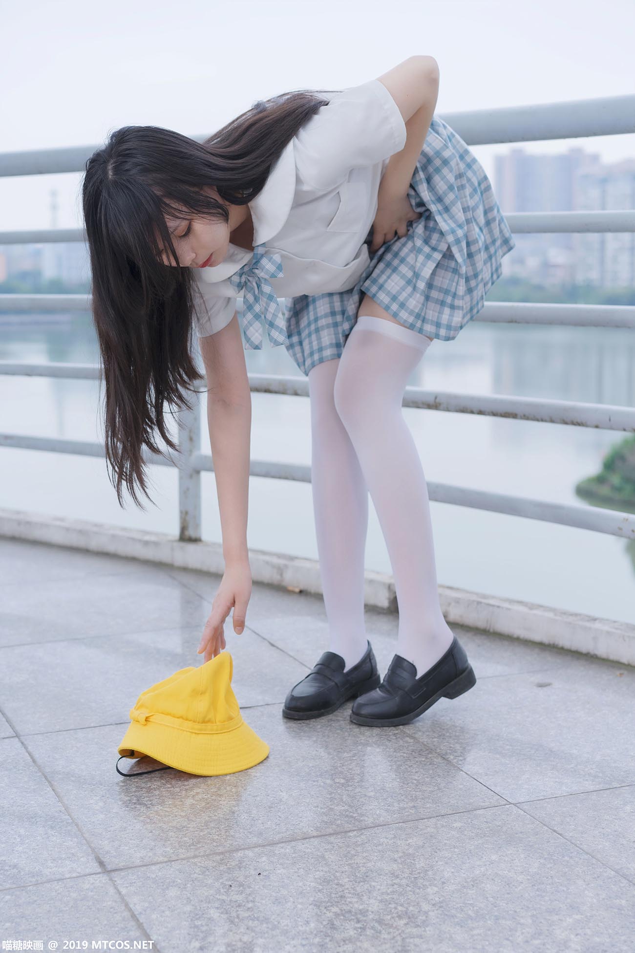 [喵糖映画]VOL.015 白丝格子裙 预览图 - 2