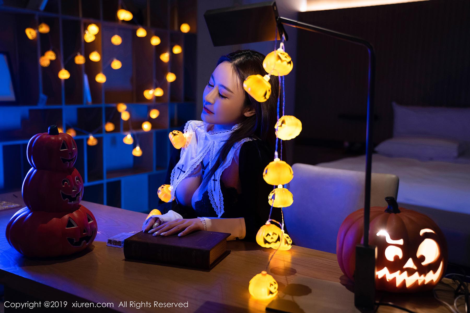 [Xiuren秀人网]XR20191125N01802 2019.11.25 NO.1802 凹凸有致惹火迷人的美女 周井空 预览图 - 2