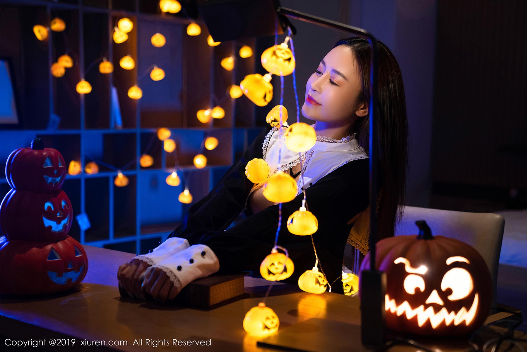 [Xiuren秀人网]XR20191125N01802 2019.11.25 NO.1802 凹凸有致惹火迷人的美女 周井空 预览图 - 3