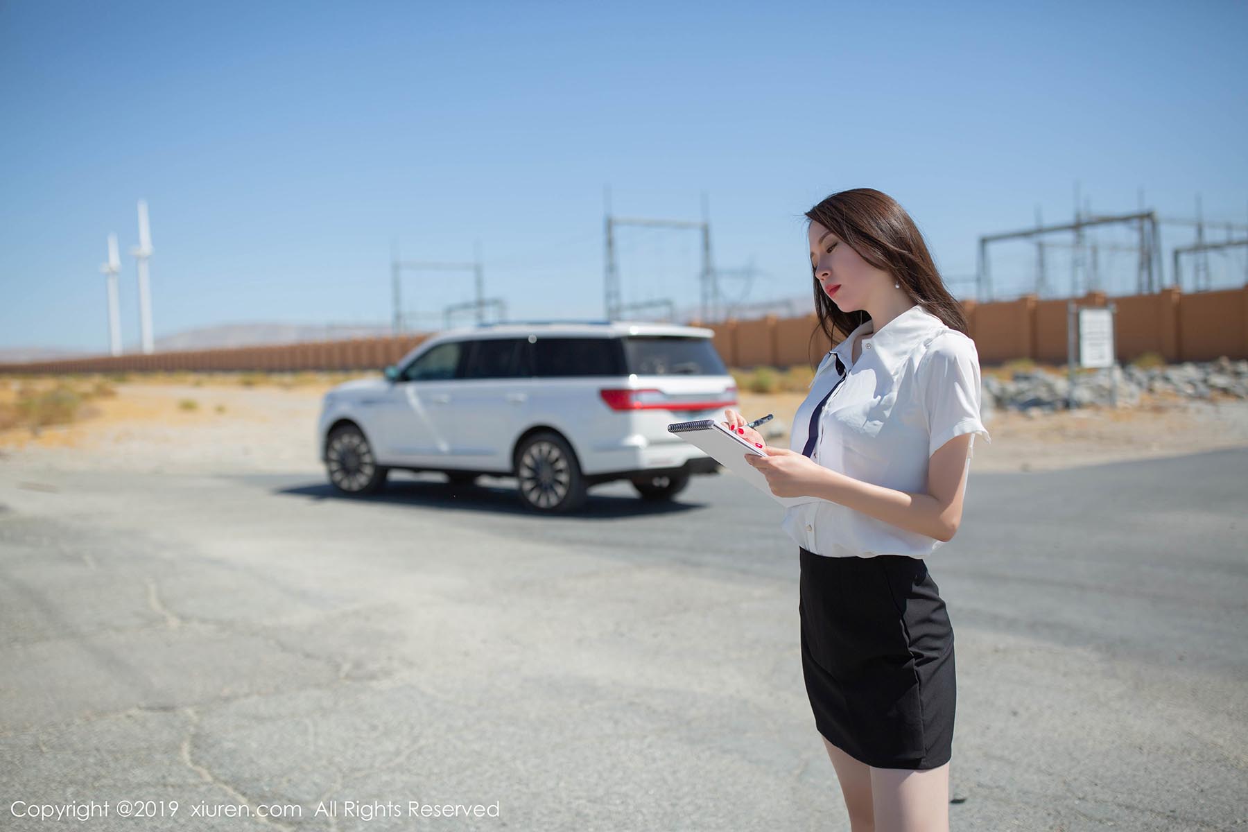 [Xiuren秀人网]XR20191209N01833 2019.12.09 NO.1833 丝袜美腿车拍系列 梦心月 预览图 - 4