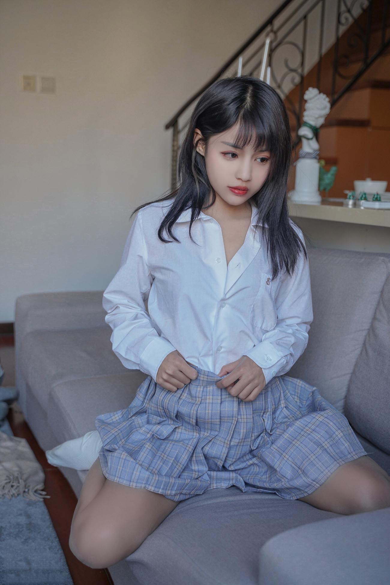 [喵糖映画]VOL.047 裸腿制服裙 预览图 - 2