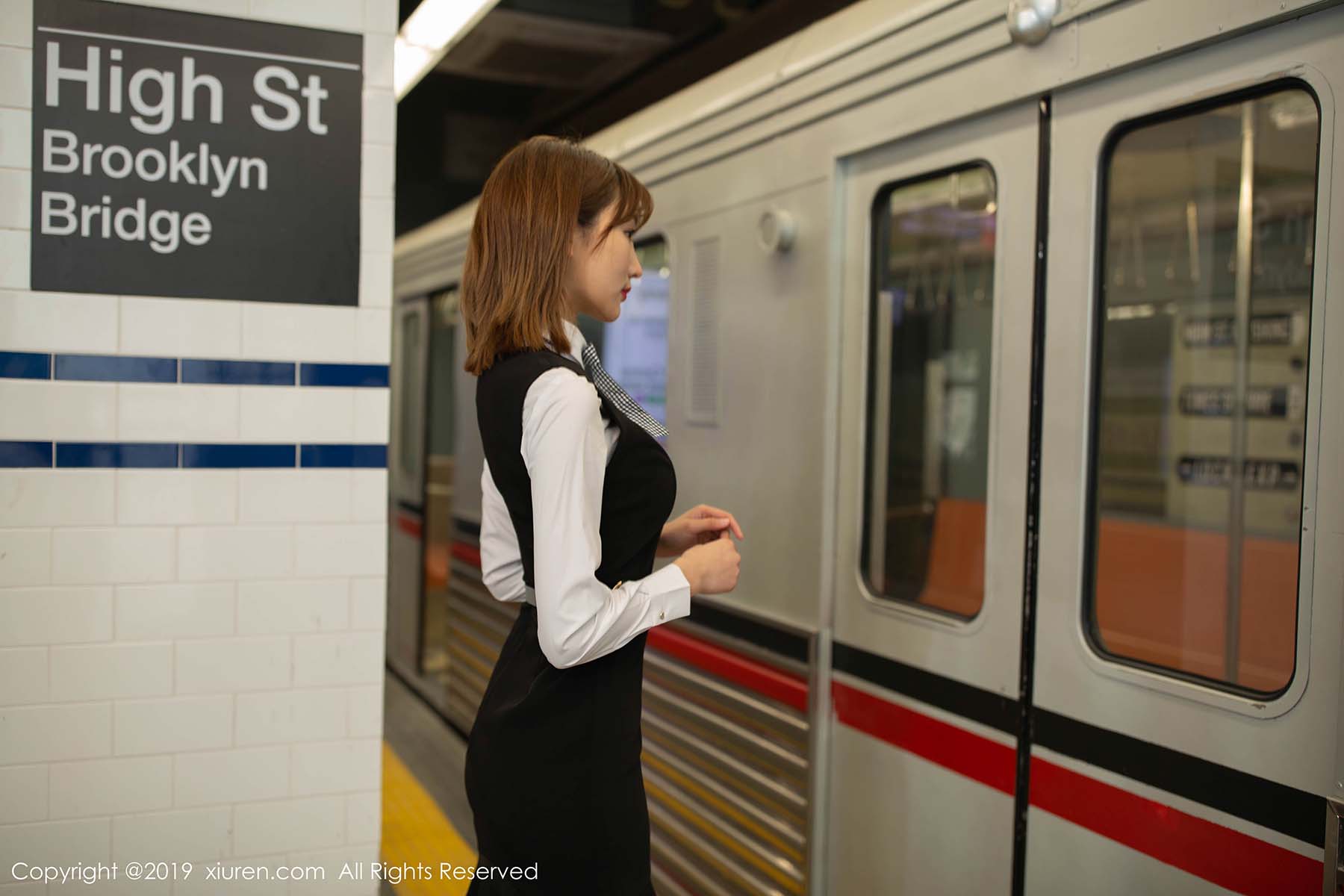 [Xiuren秀人网]XR20191229N01890 2019.12.29 No.1890 深夜下班的白领 陆萱萱