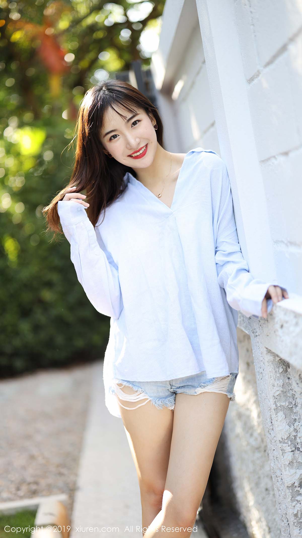 [Xiuren秀人网]XR20191230N01892 2019.12.30 NO.1892 室外小清新 艺儿拿铁 预览图 - 5