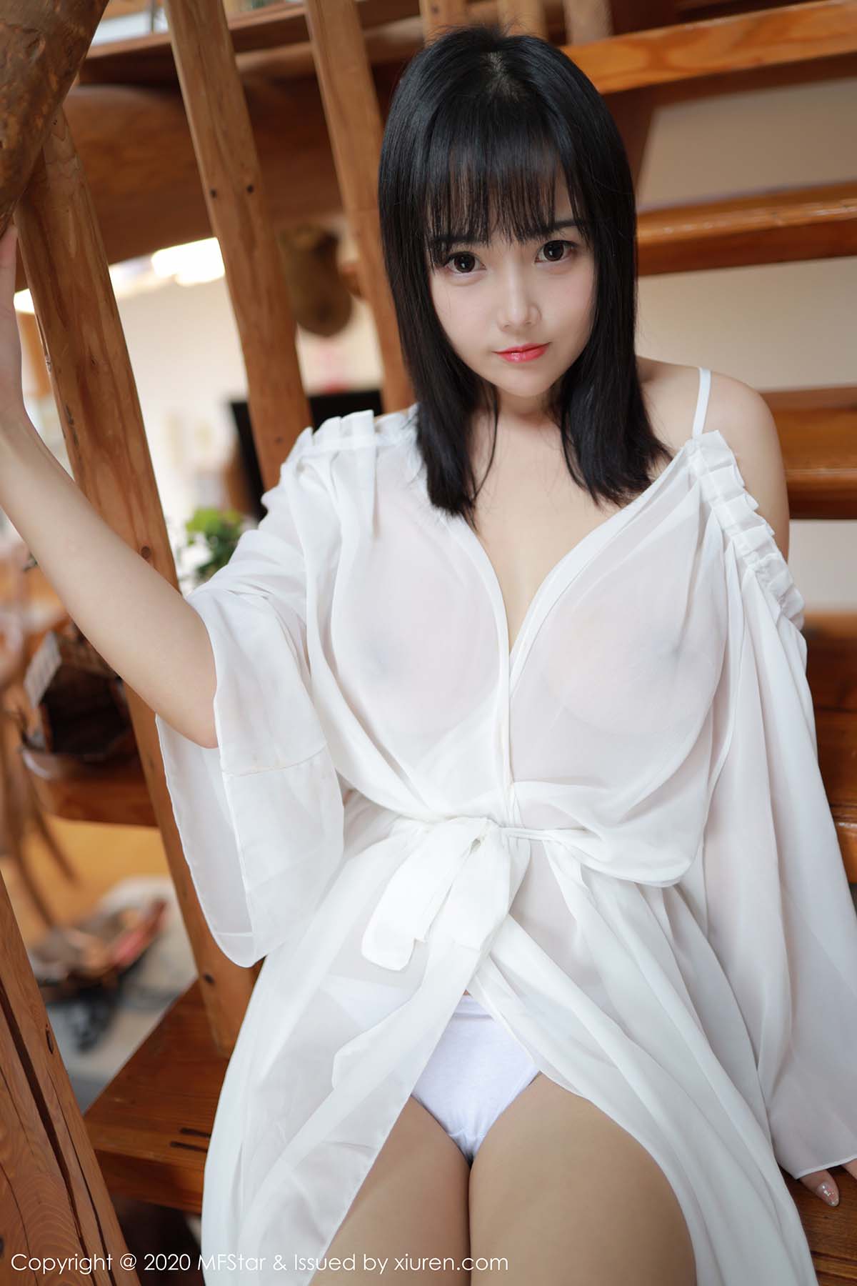 [MFStar模范学院]MF20200119VOL0260 2020.01.19 VOL.260 若隐若现的薄透服饰 徐微微mia 预览图 - 5