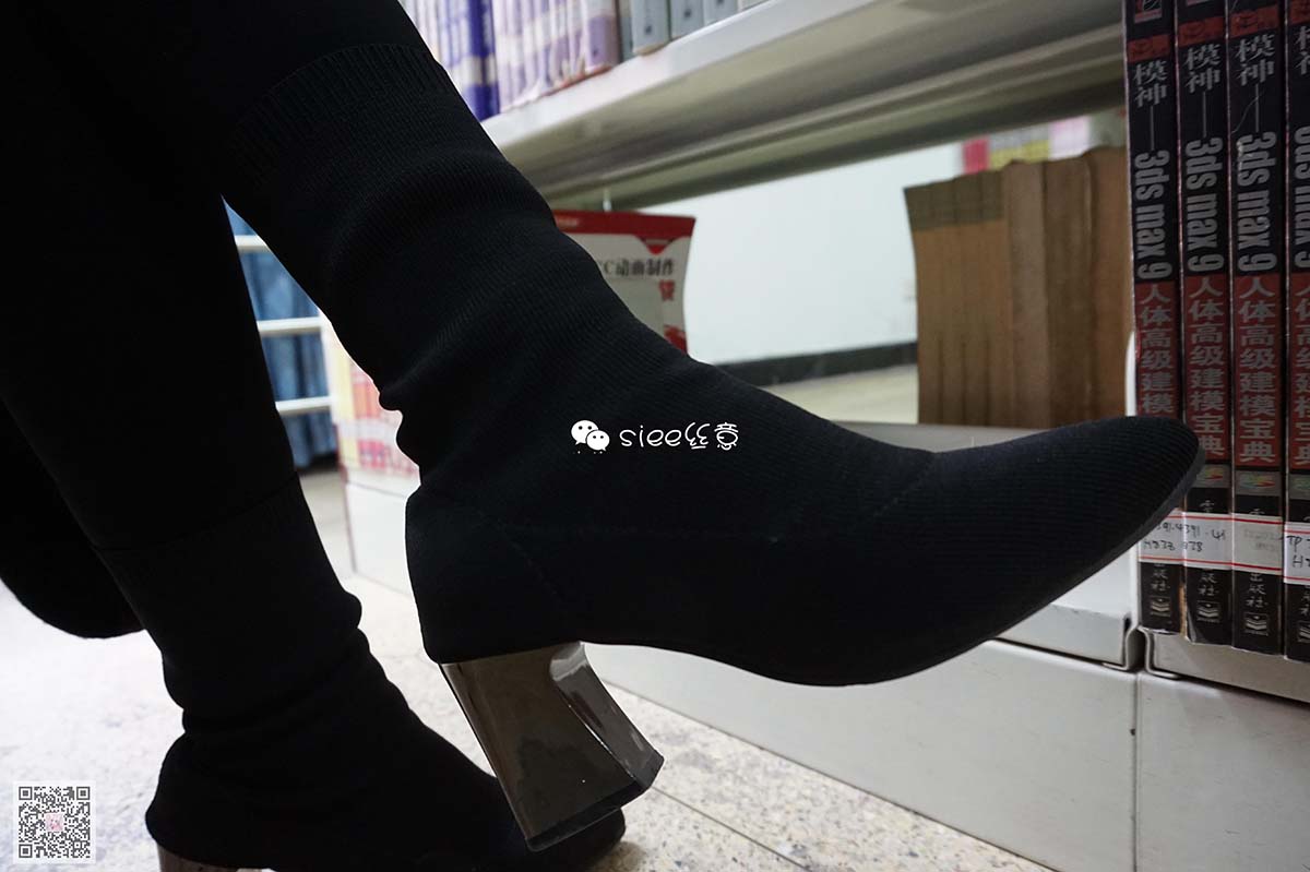 [SIEE丝意]NO.259 莎莎 随手拍红袜子 预览图 - 2