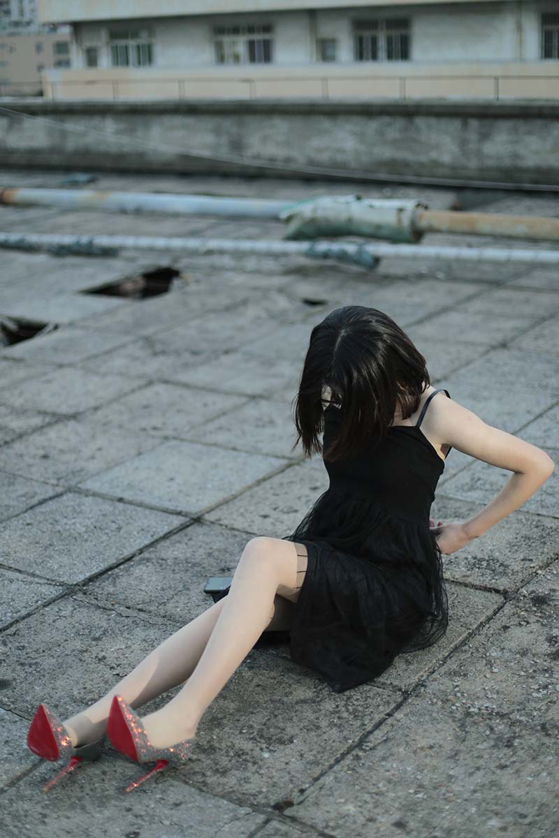 奈丝写真 NO.060 喵璃-从白昼到黑夜，在天台吹吹风 预览图 - 2