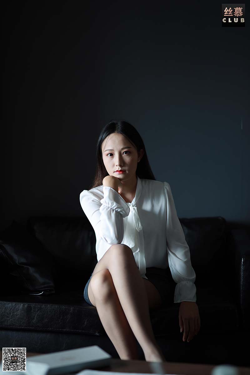 [丝慕GIRL]SM087 天天一元 模特：张小姐《张小姐的灰sw》