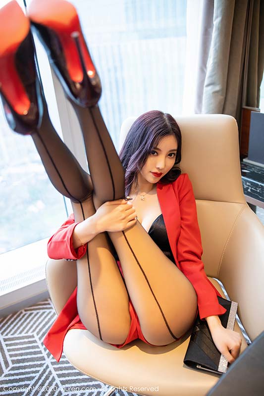 [Xiuren秀人网]XR20200317N02069 2020.03.17 NO.2069 红色代表着浪漫与热情洋溢 杨晨晨sugar 预览图 - 2