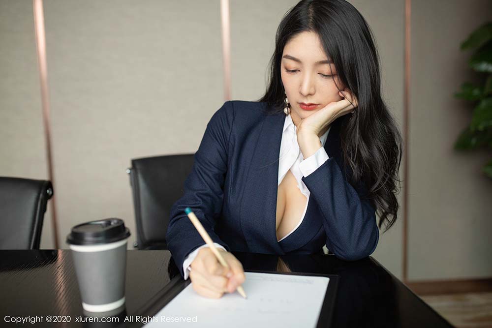 [Xiuren秀人网]XR20200312N02056 2020.03.12 NO.2056 职业白领主题 Angela小热巴 预览图 - 3