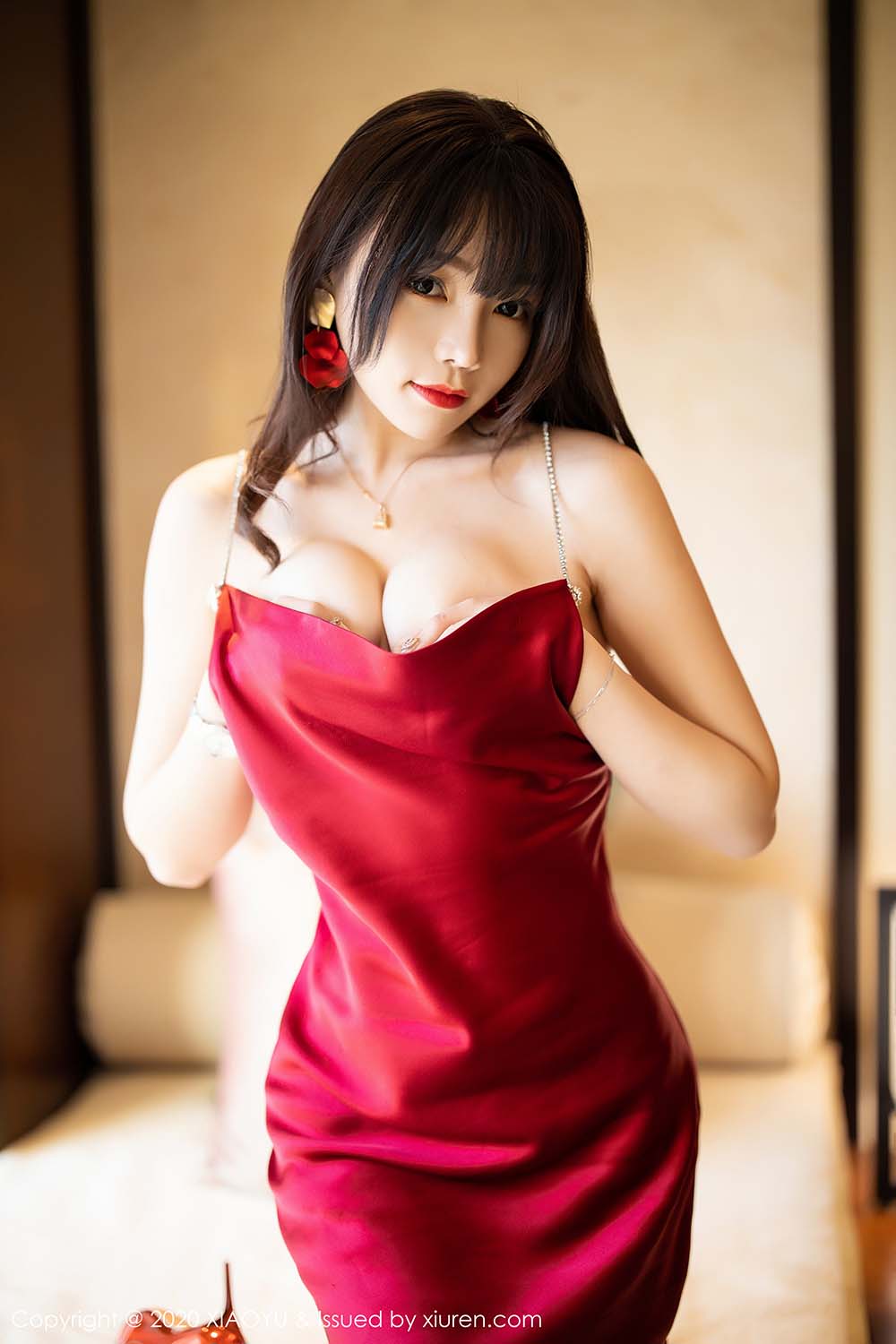 [XIAOYU语画界]YU20200318VOL0270 2020.03.18 VOL.270 鲜艳吊裙与极致丝袜 芝芝Booty 预览图 - 3