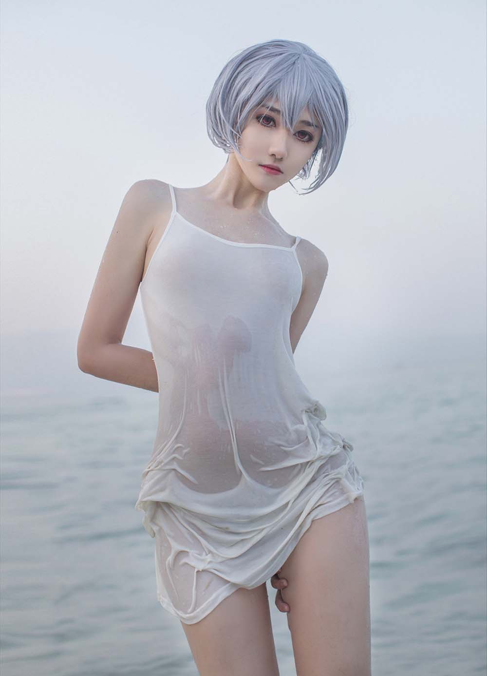 南桃Momoko – 绫波丽白裙