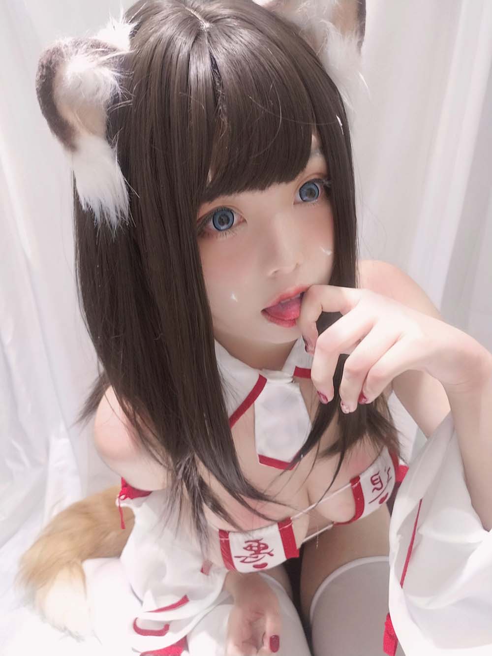 蜜汁猫裘 自拍 巫女小狐狸 预览图 - 2