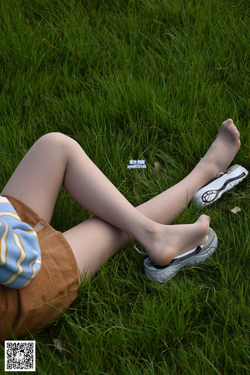 大生模拍 NO.018 欣欣-青青芳草地 悠悠丝袜情 预览图 - 2