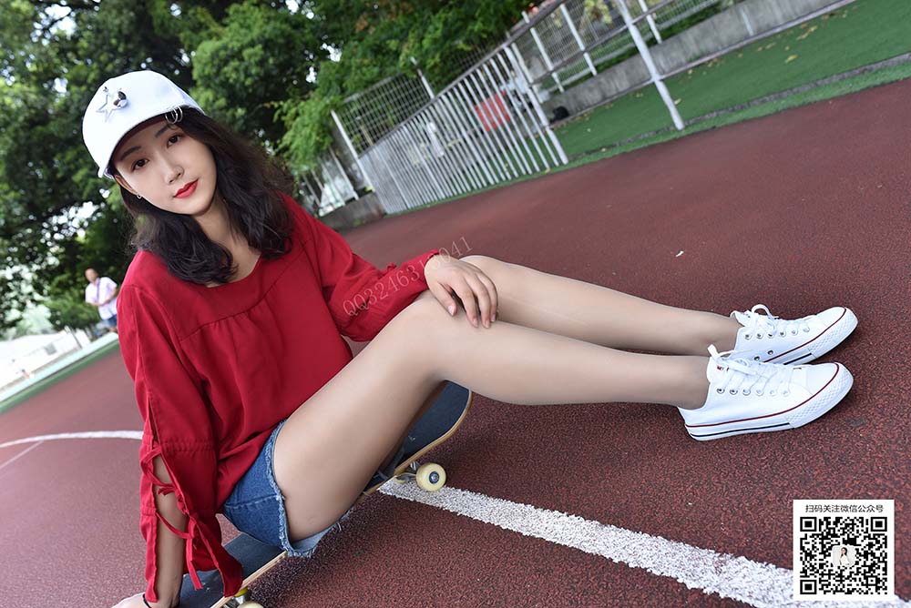 大生模拍 NO.078 悦悦-穿着丝袜玩滑板