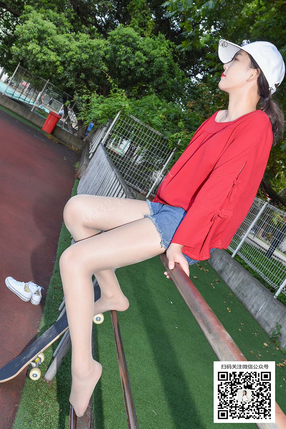 大生模拍 NO.078 悦悦-穿着丝袜玩滑板 预览图 - 2