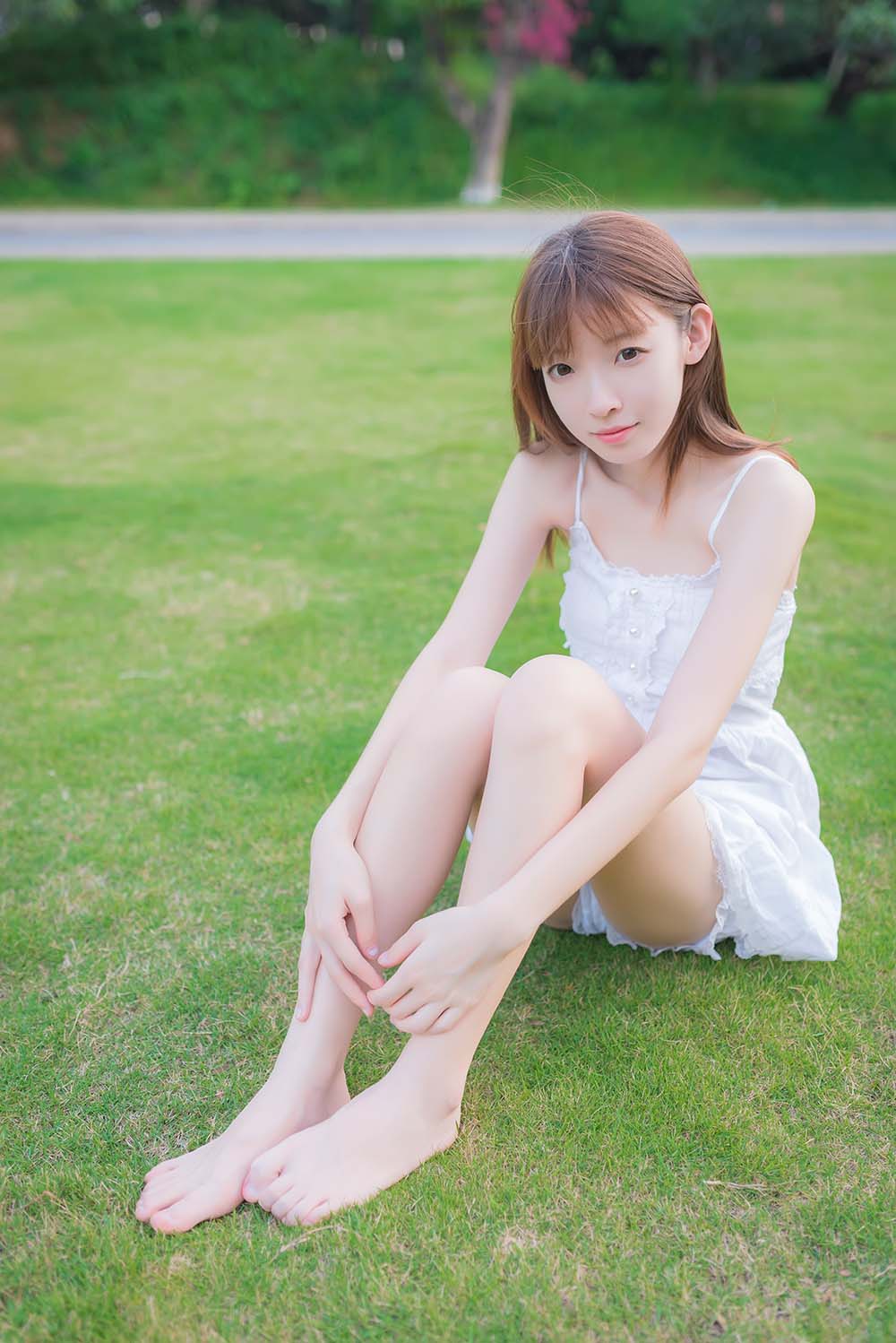 风之领域 NO.056 草坪上青纯的学妹 预览图 - 2
